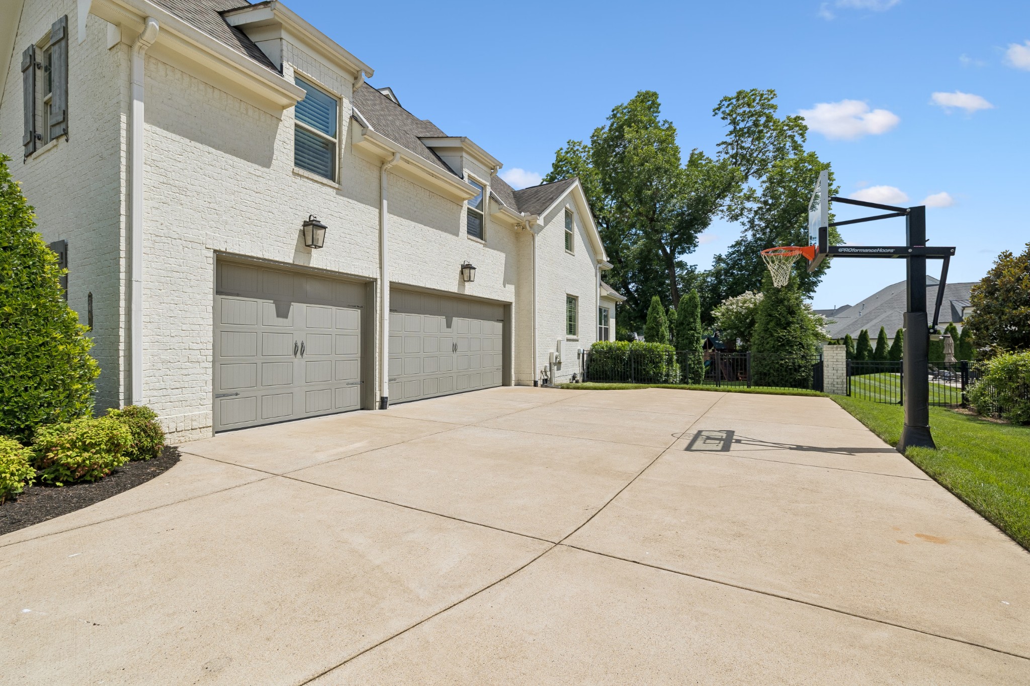 3601 Robbins Nest Rd