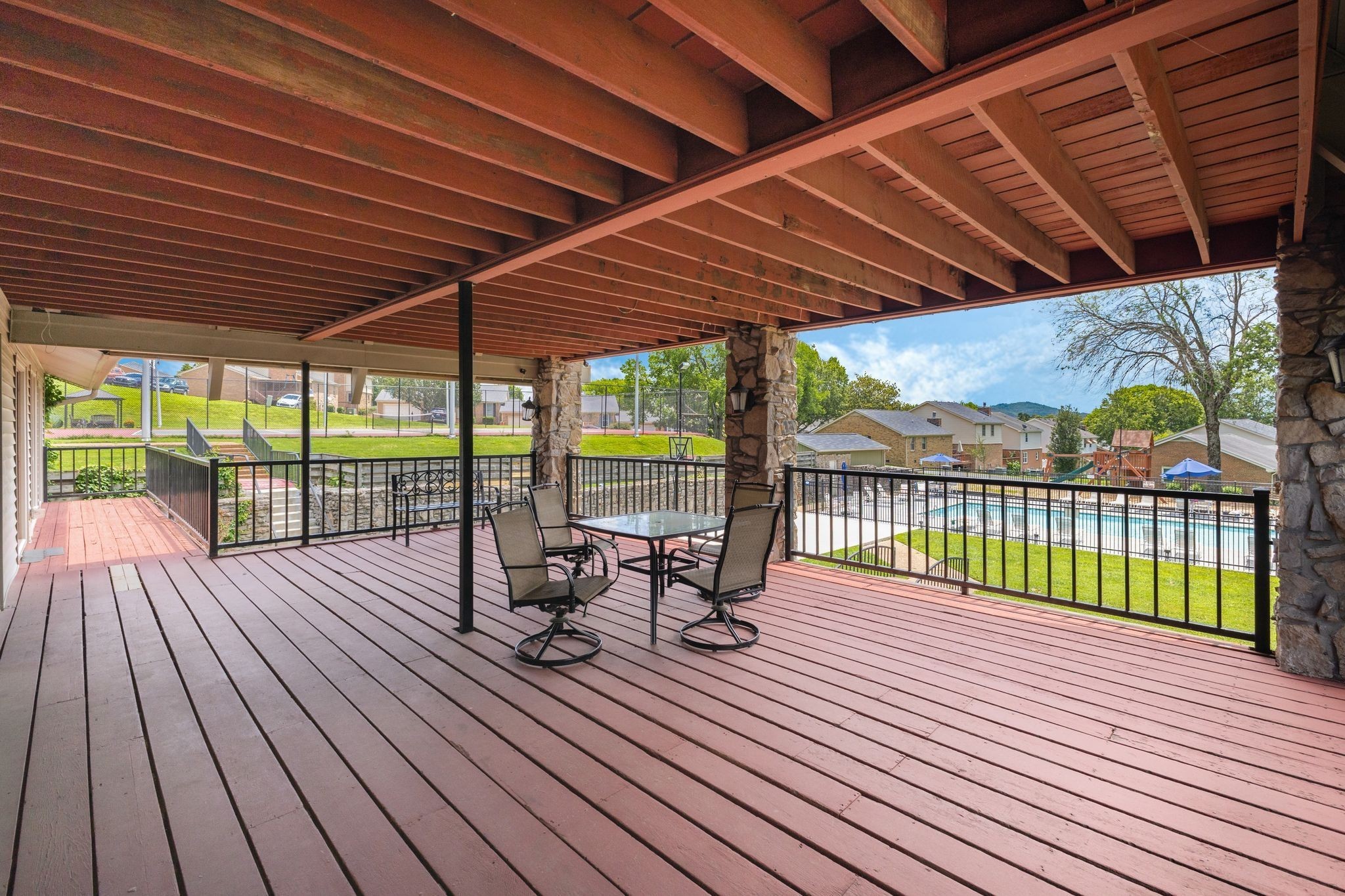 702 Vineland Ct