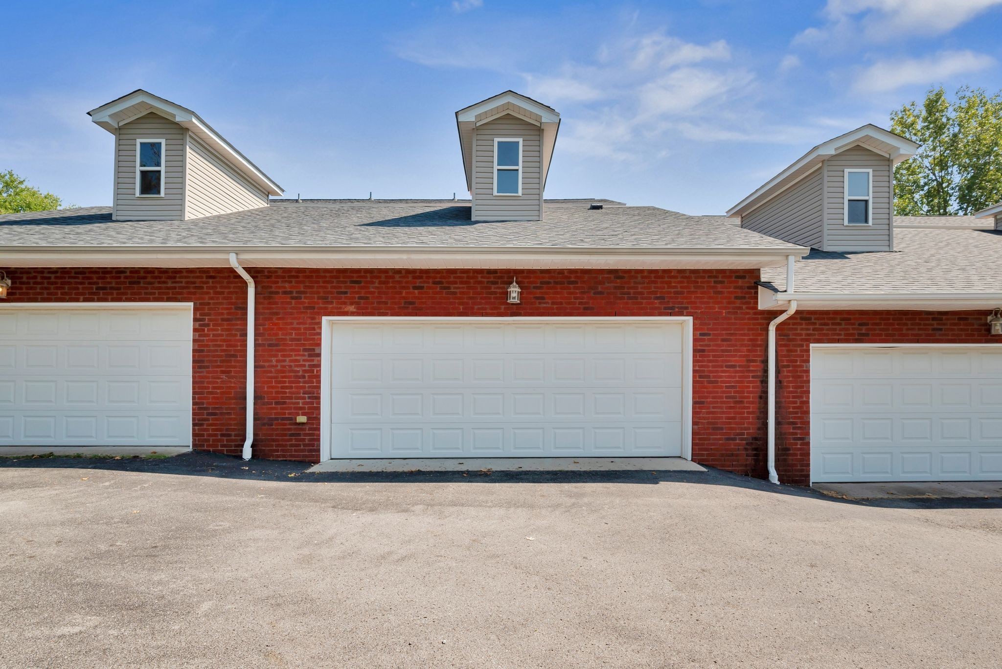702 Vineland Ct