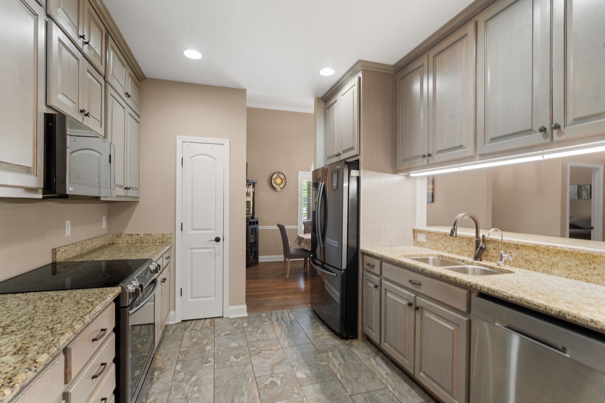 3006 Gracie Ann Dr