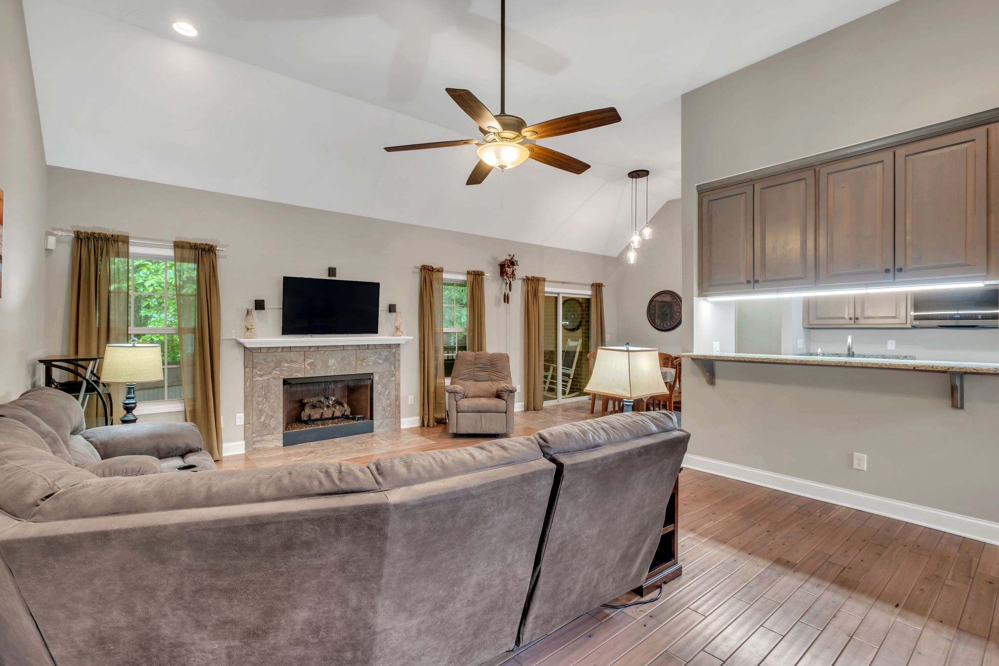3006 Gracie Ann Dr