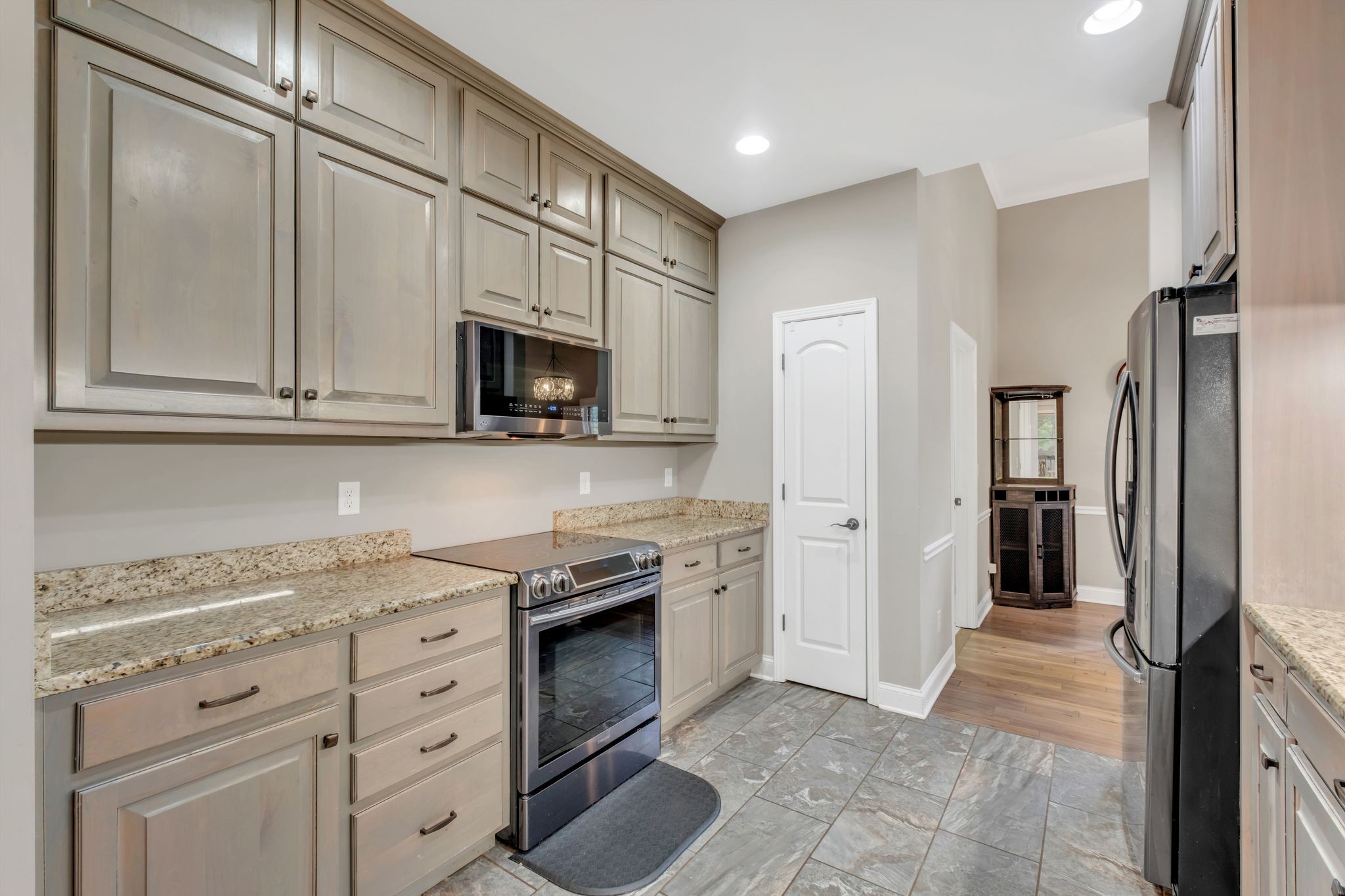 3006 Gracie Ann Dr