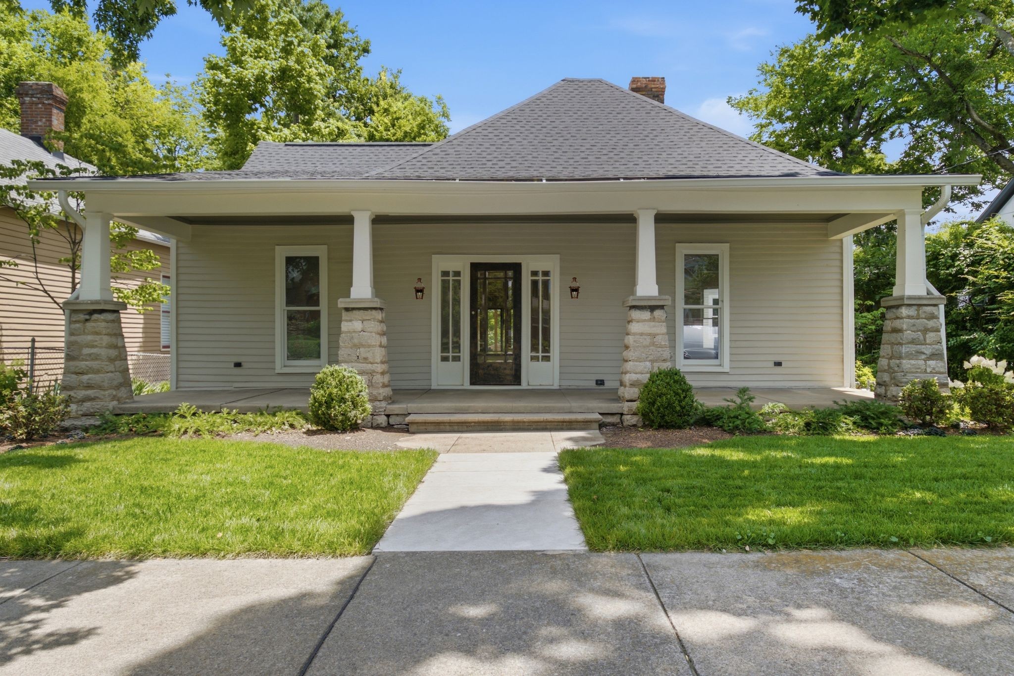 2206 Grantland Ave