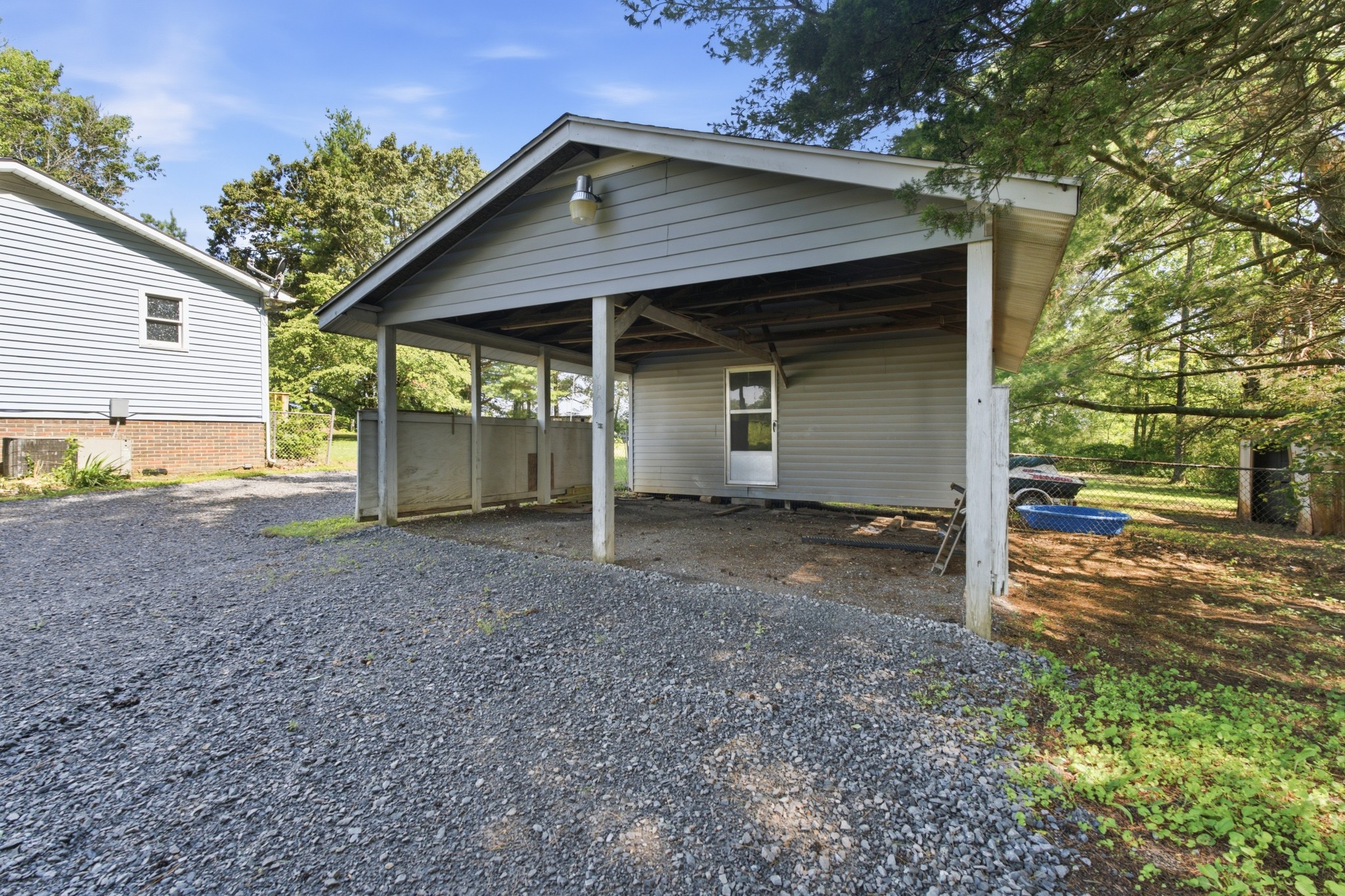 609 Hawkersmith Rd