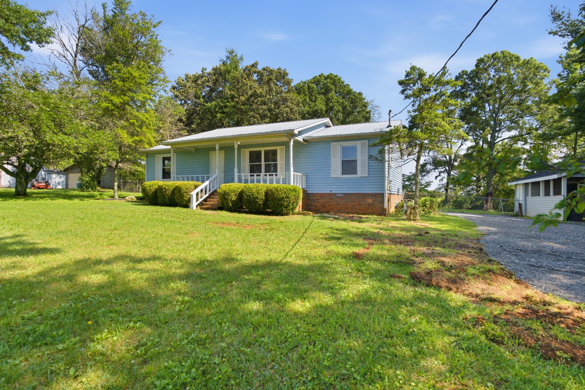 609 Hawkersmith Rd