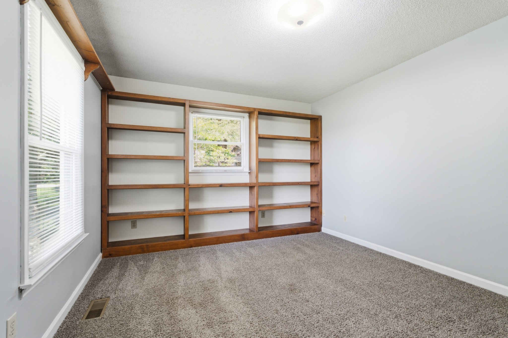 609 Hawkersmith Rd