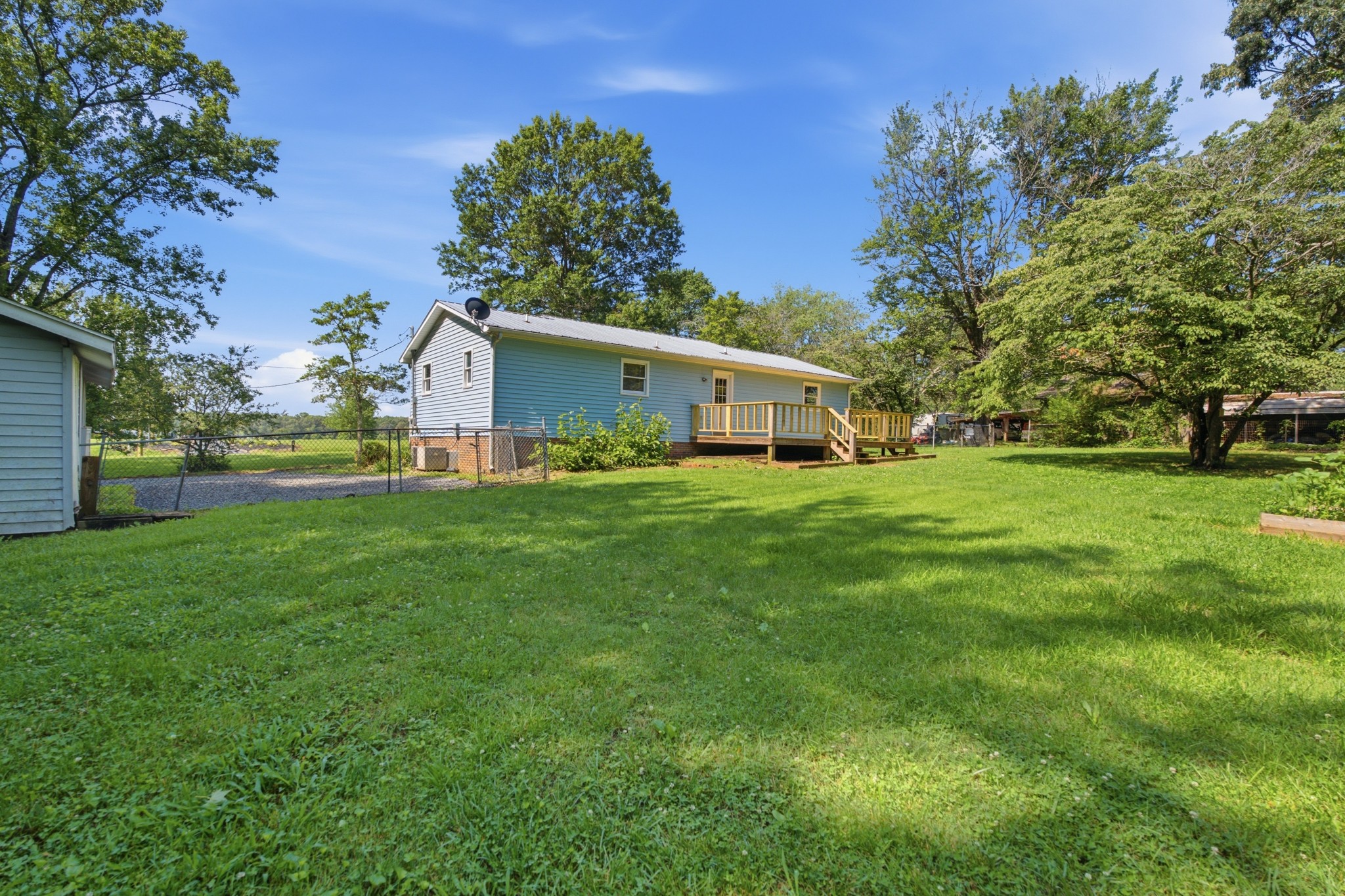 609 Hawkersmith Rd