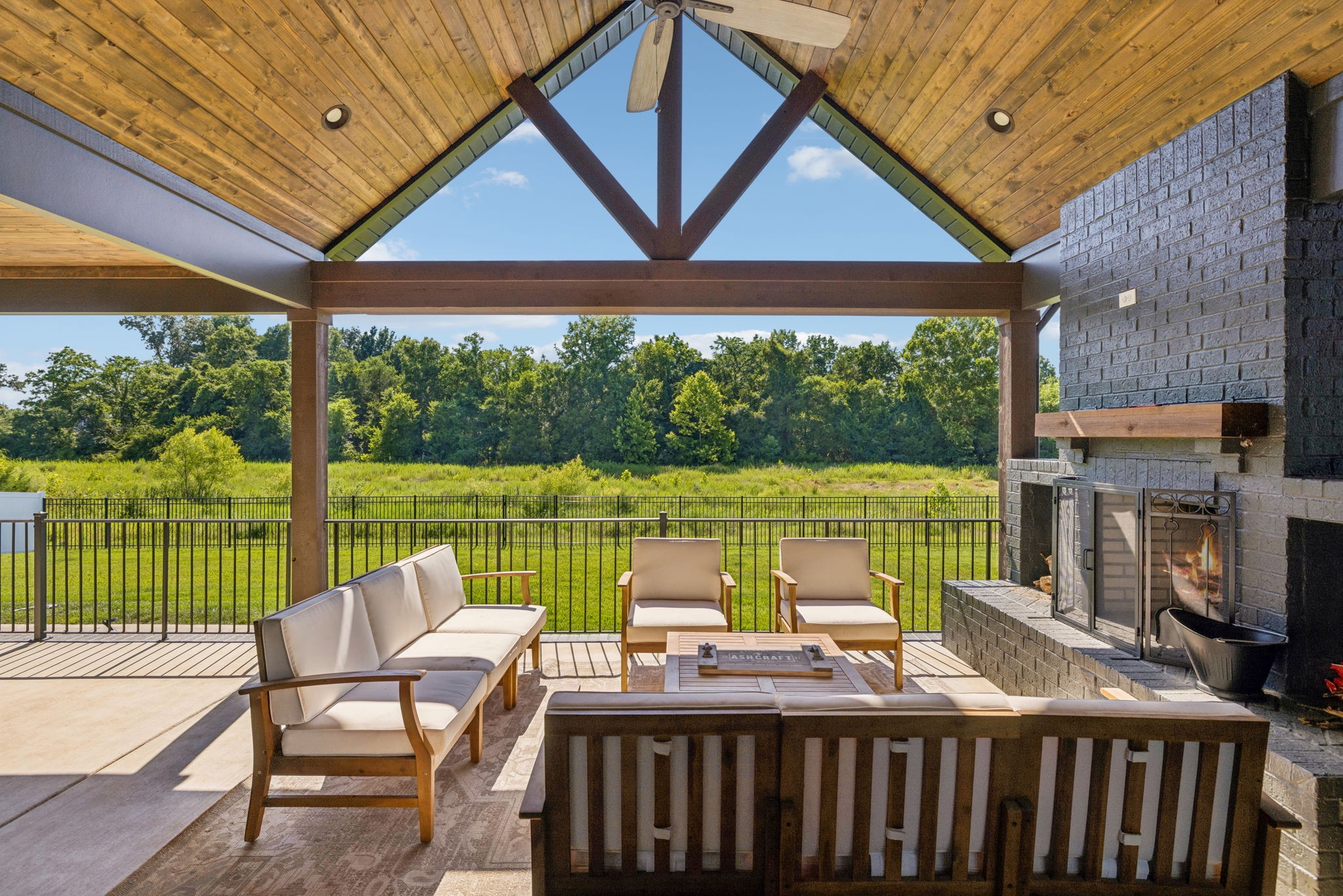 1827 Rhonda Dr