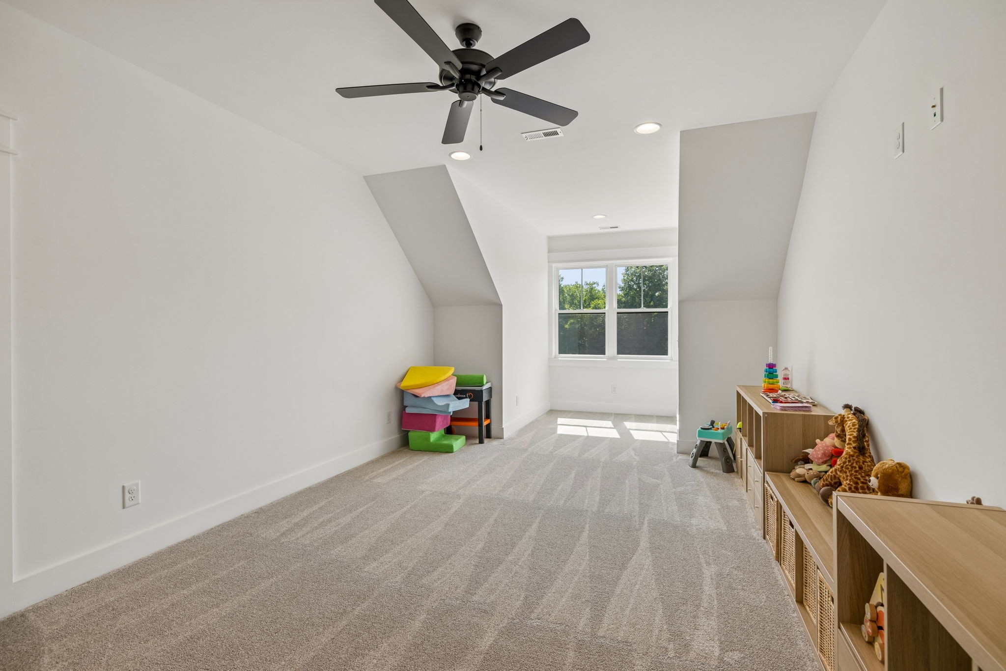 1827 Rhonda Dr