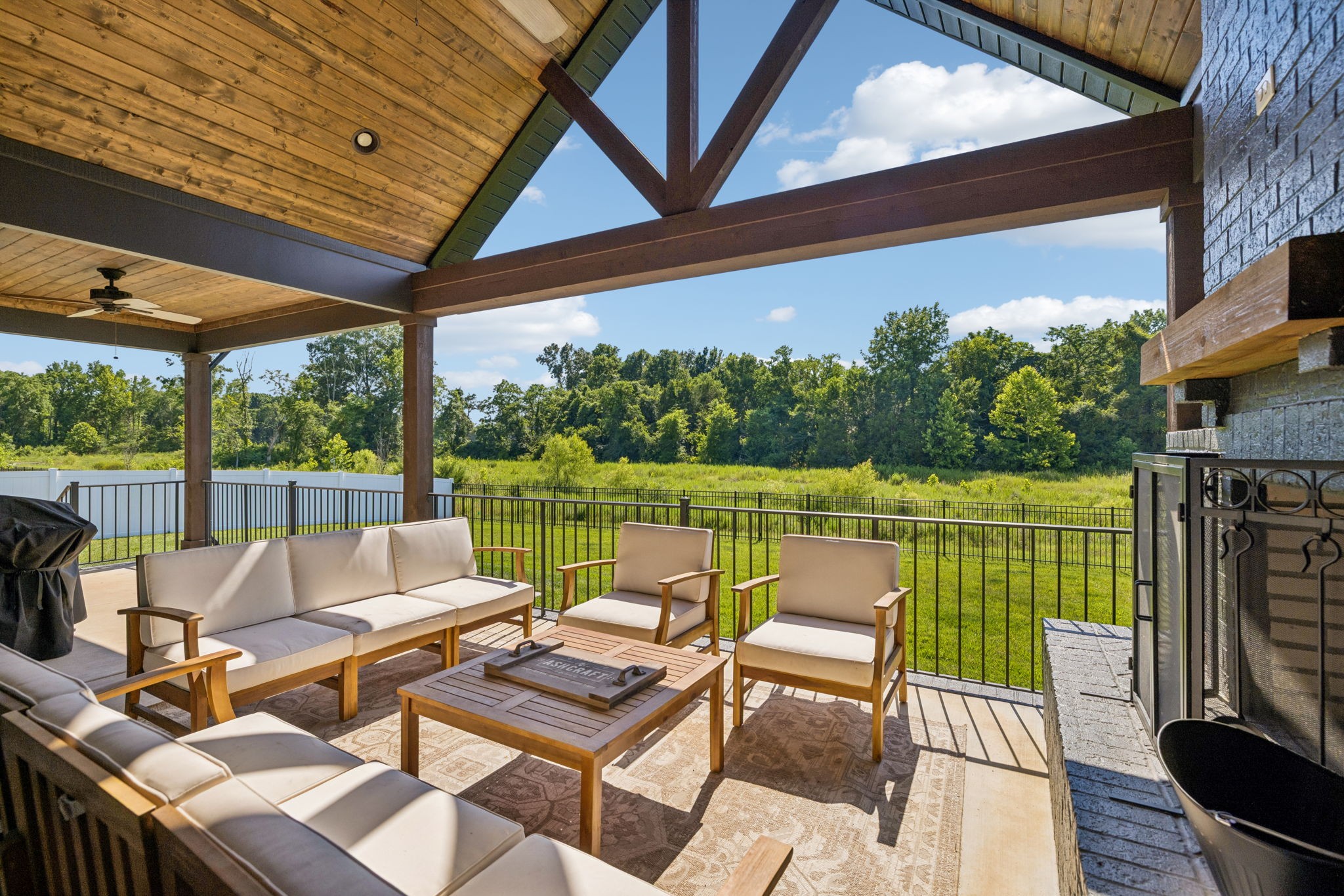 1827 Rhonda Dr