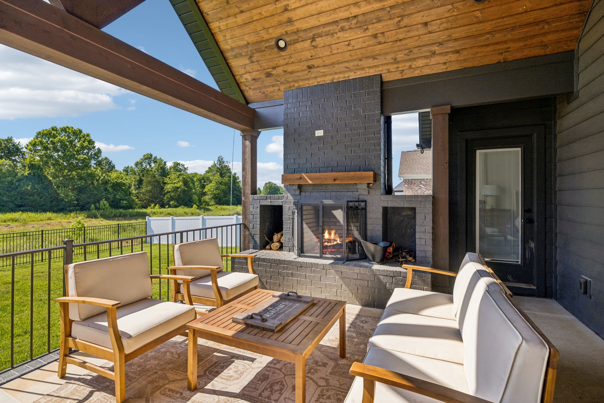 1827 Rhonda Dr