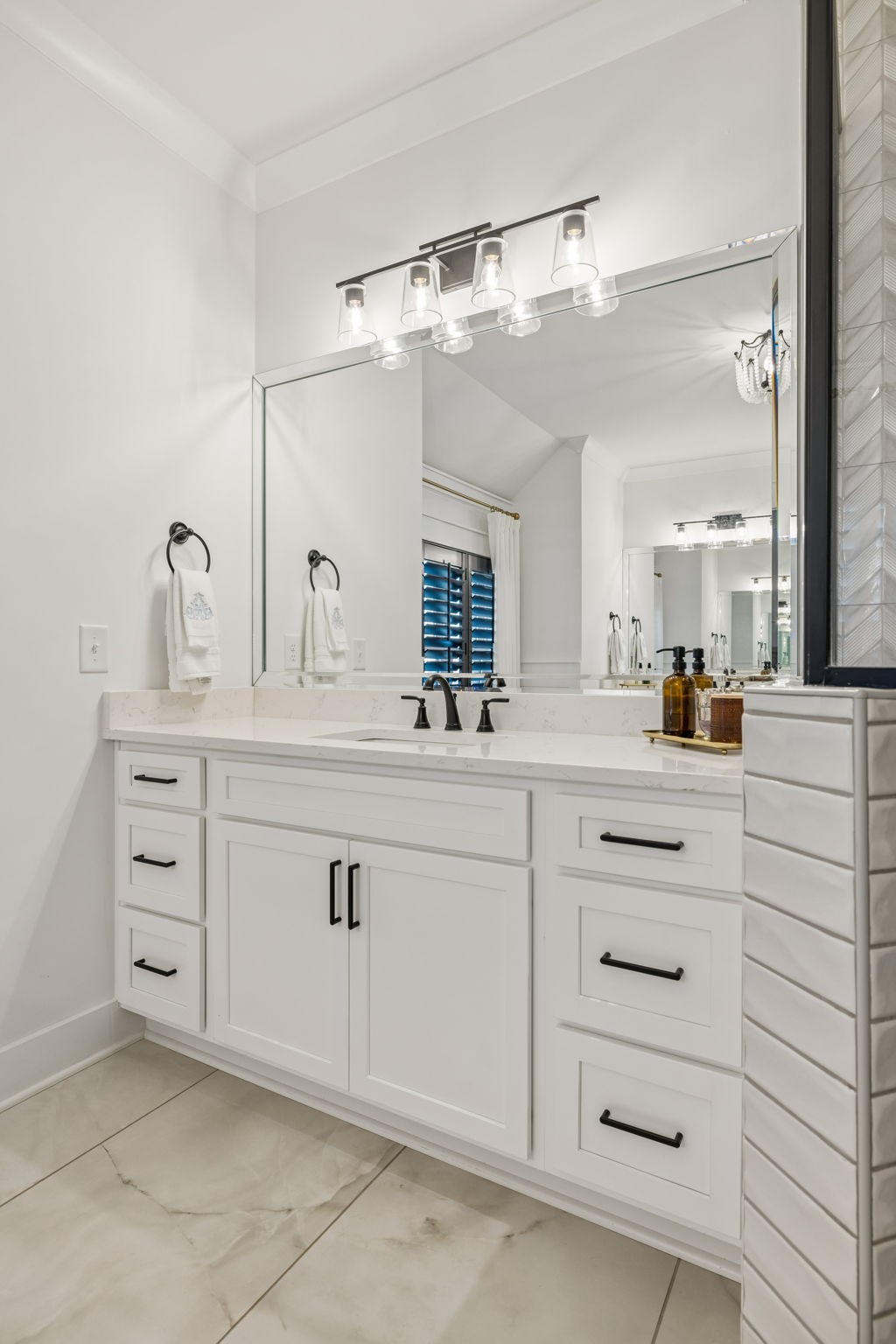 1827 Rhonda Dr