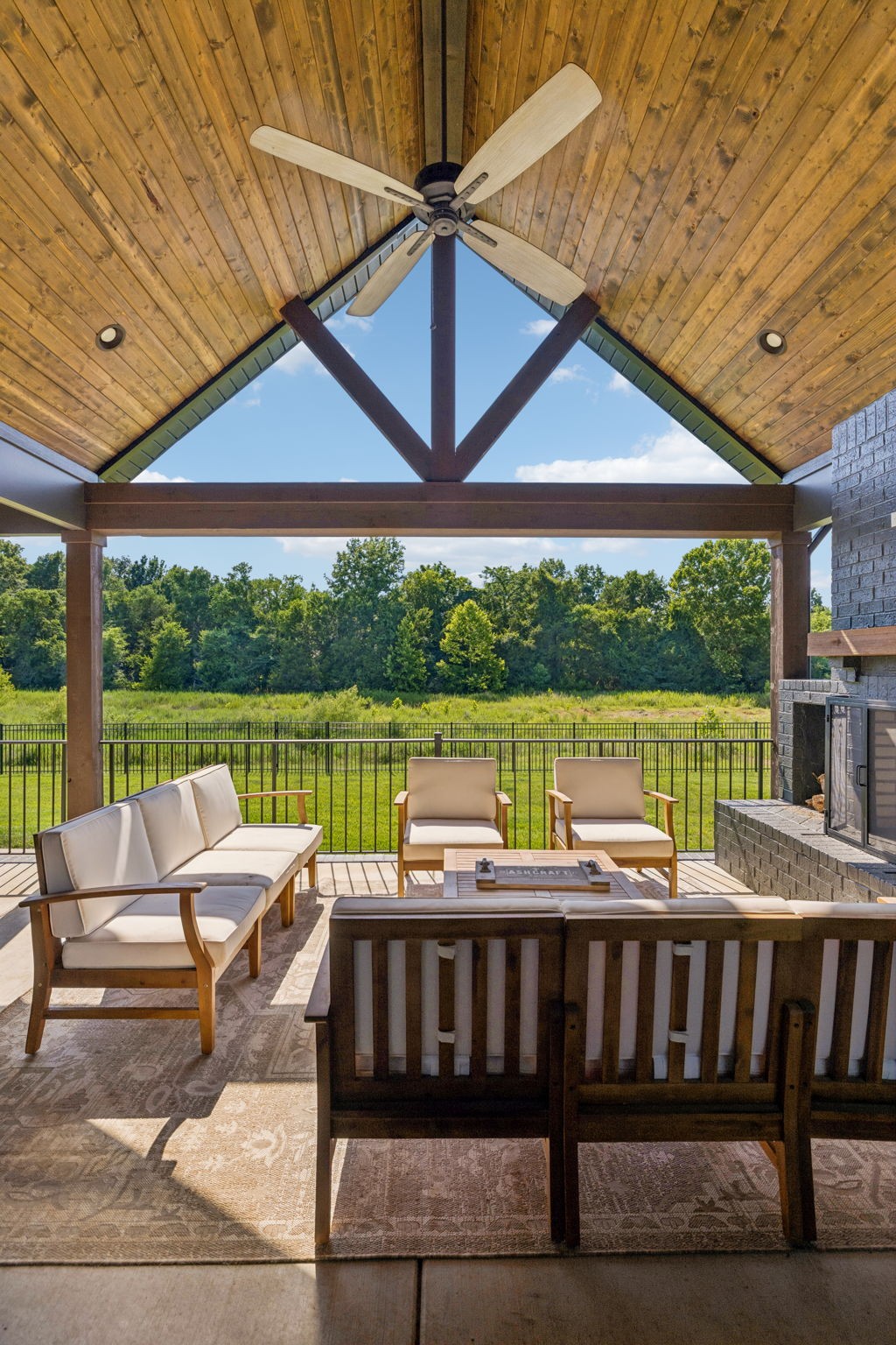 1827 Rhonda Dr
