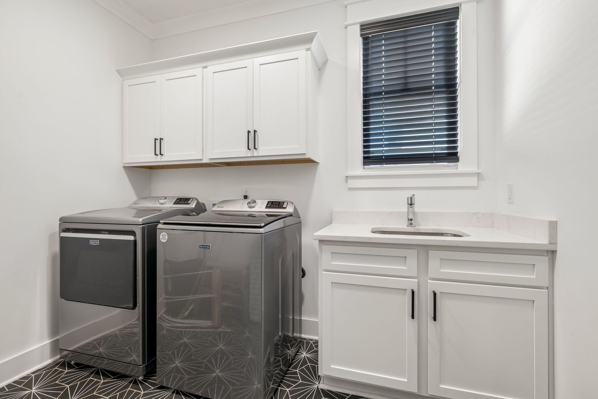 1827 Rhonda Dr