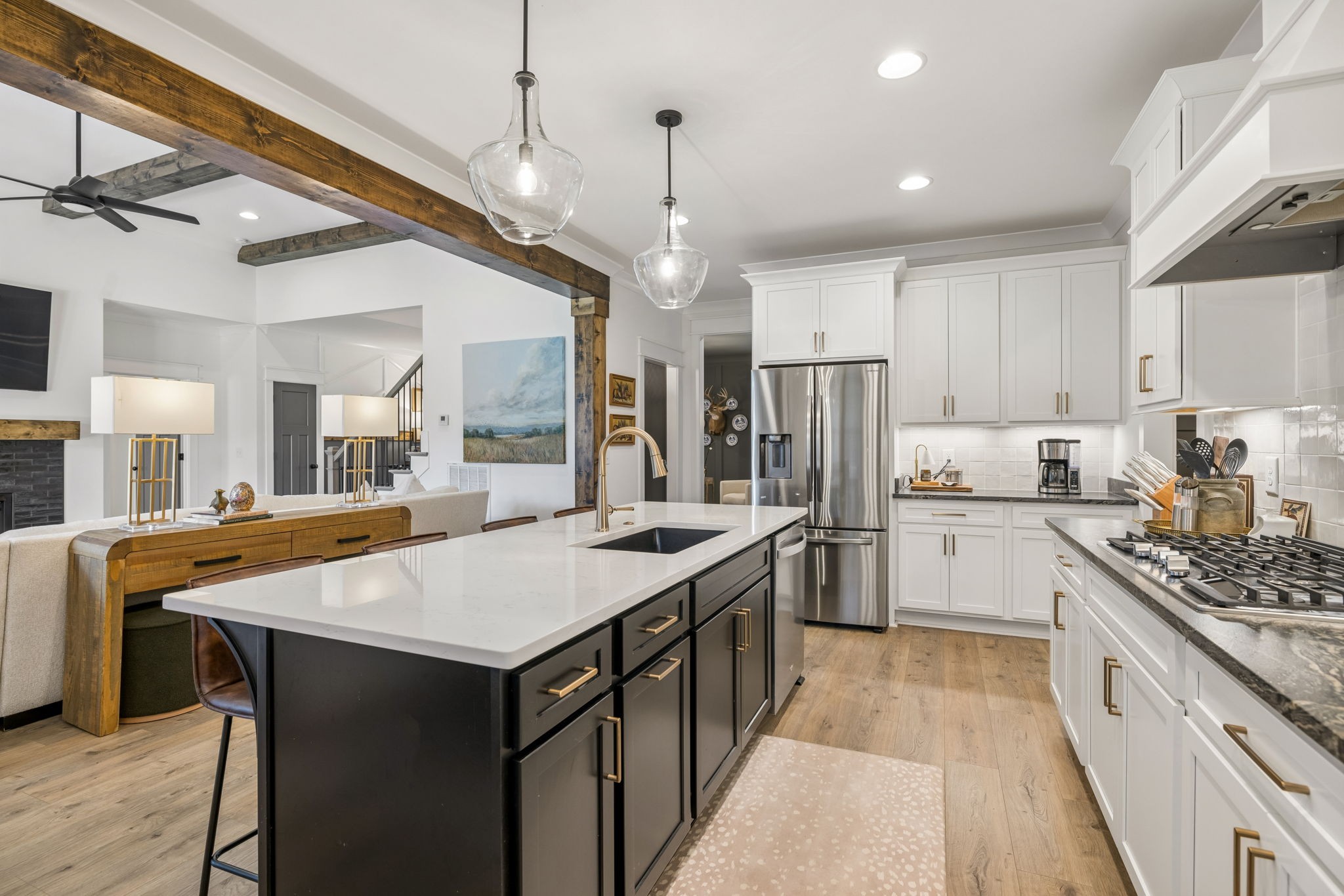 1827 Rhonda Dr