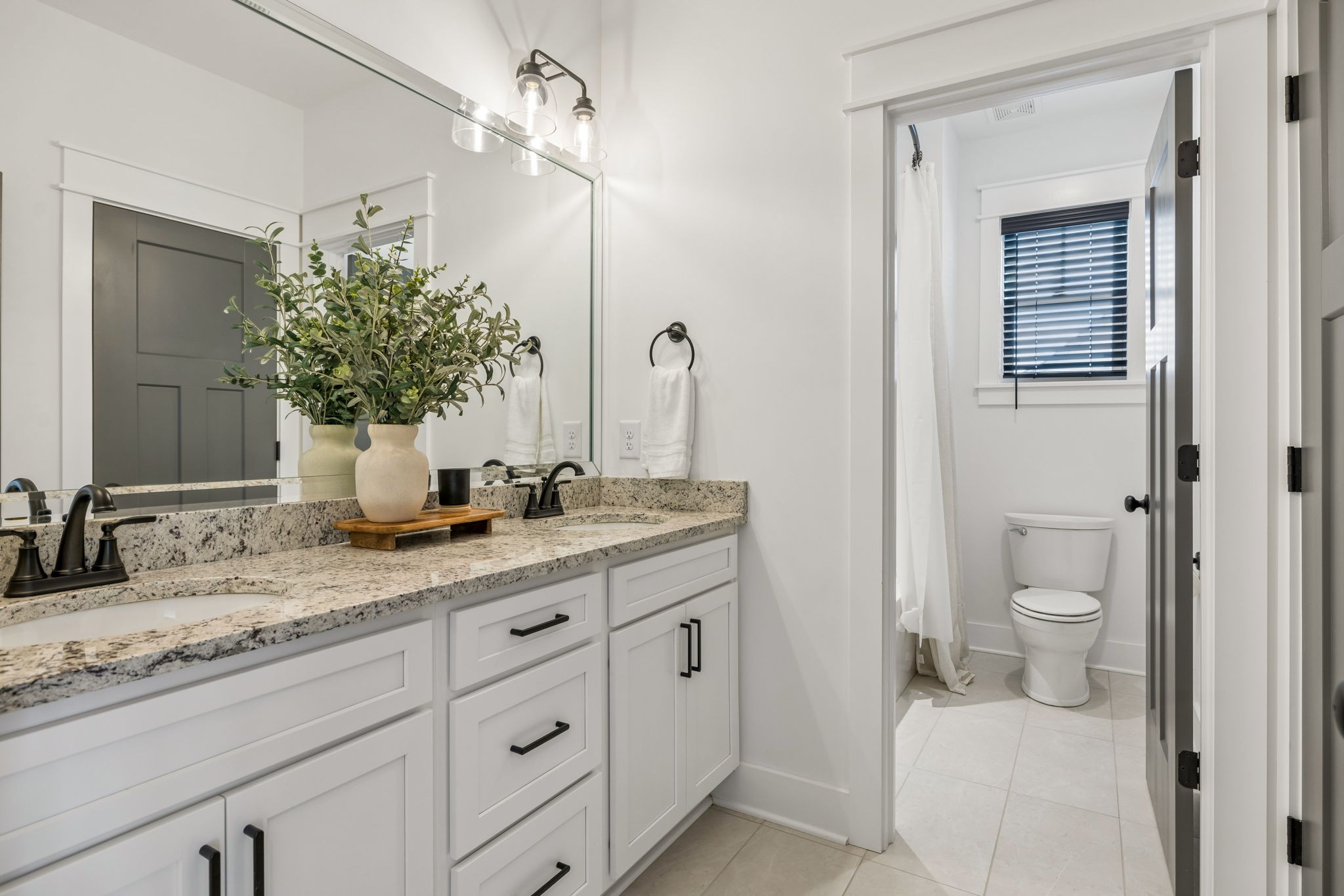 1827 Rhonda Dr