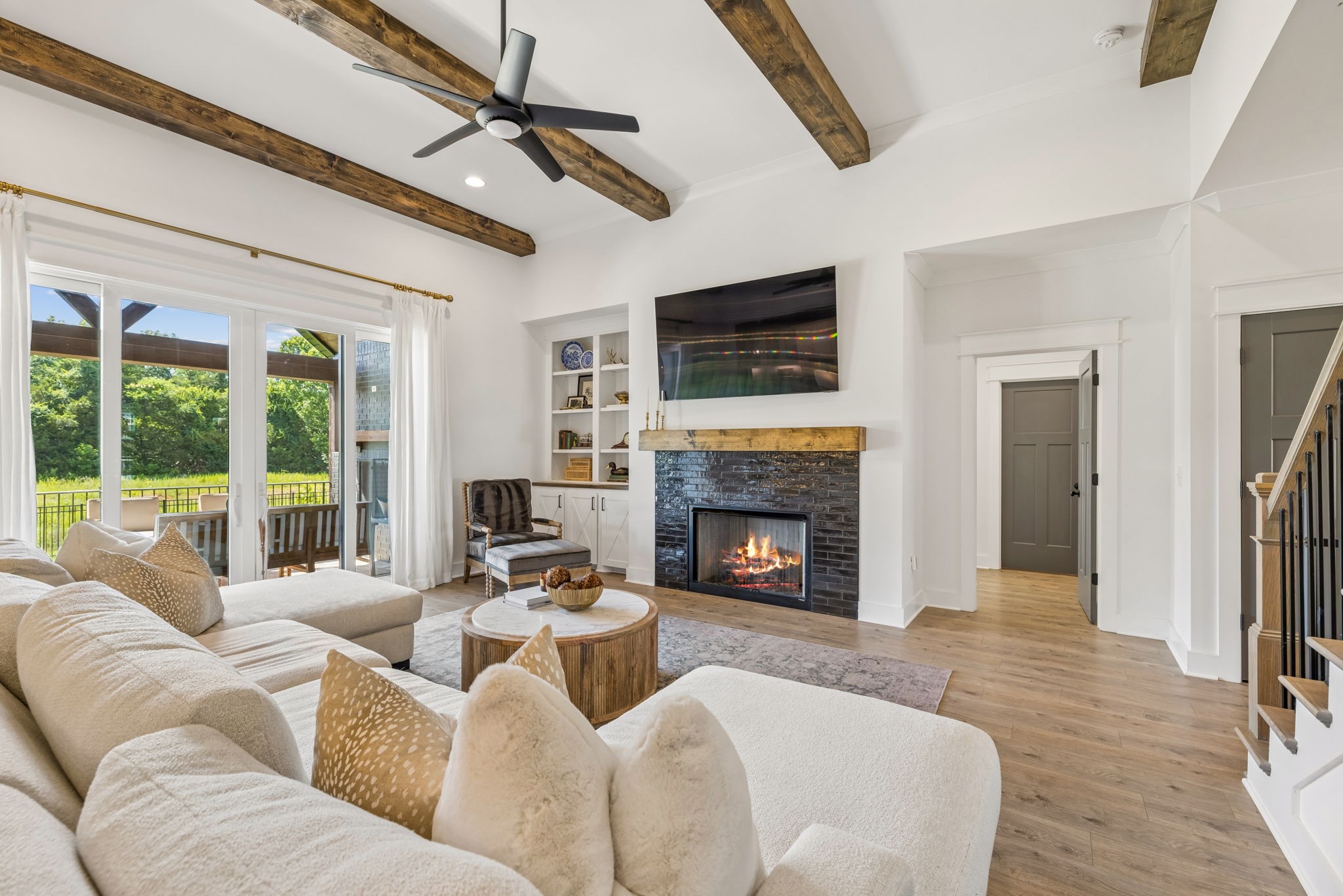 1827 Rhonda Dr