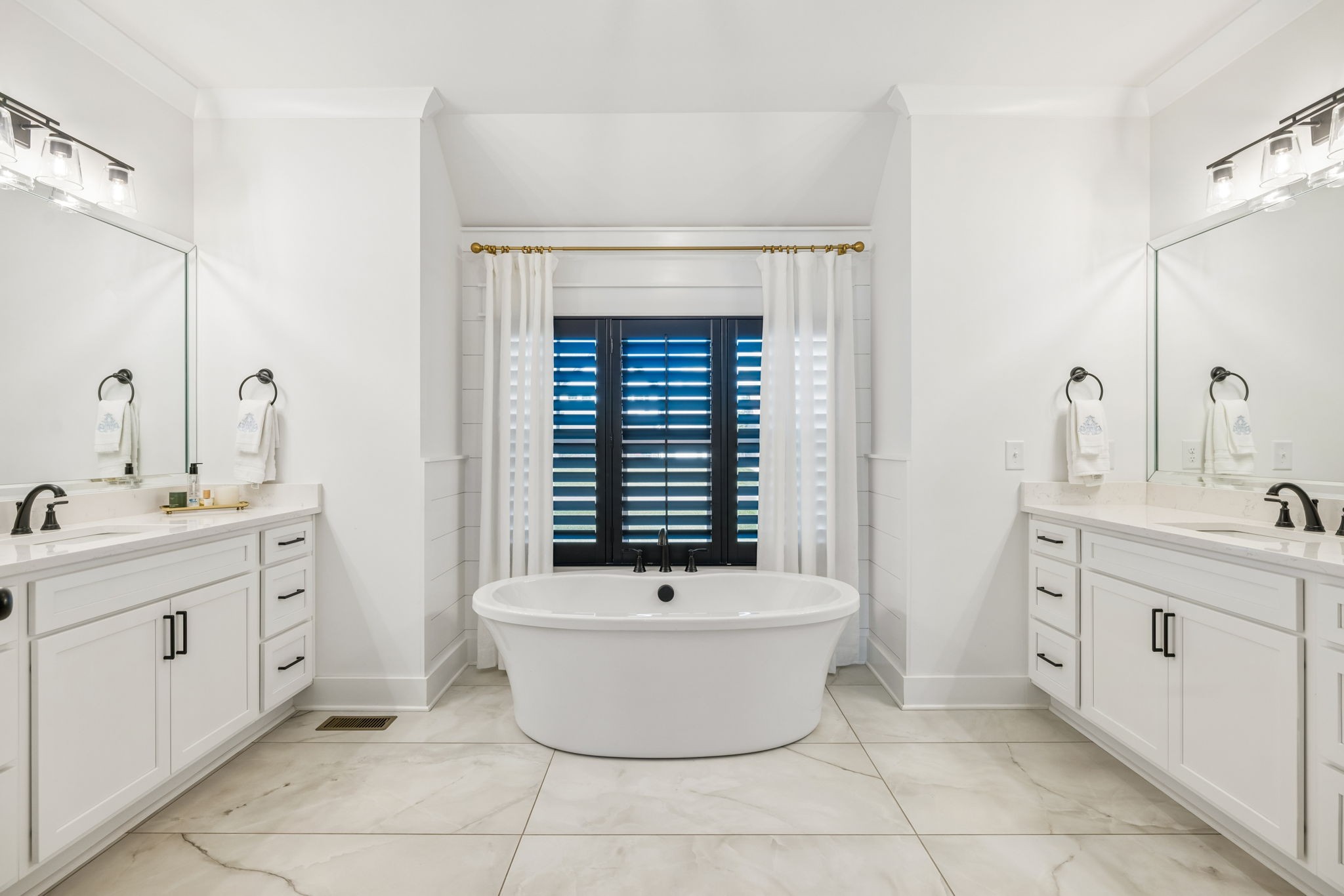 1827 Rhonda Dr