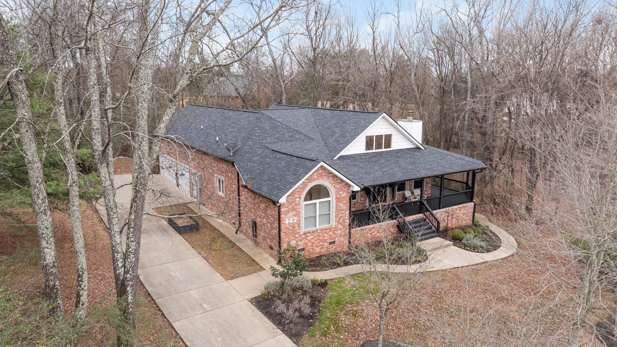 442 Lakeview Cir