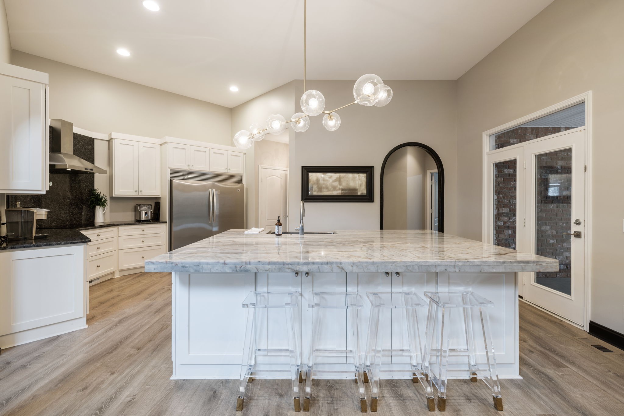 442 Lakeview Cir