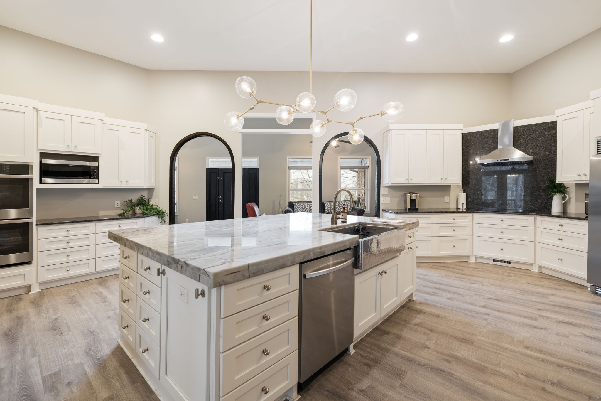 442 Lakeview Cir