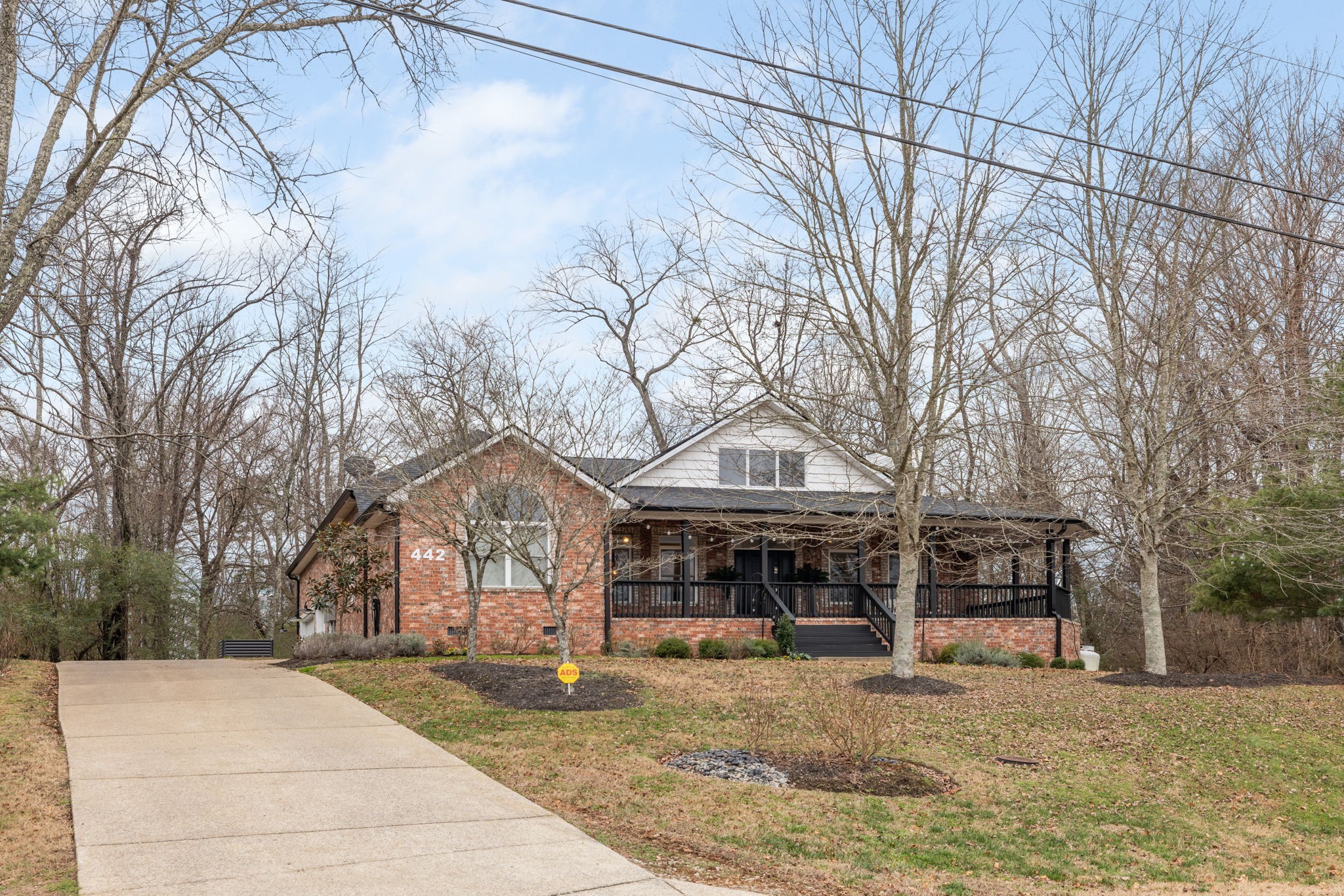 442 Lakeview Cir