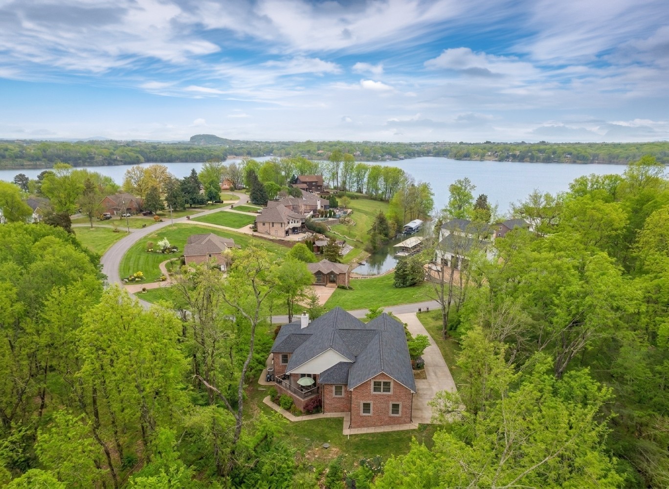 442 Lakeview Cir