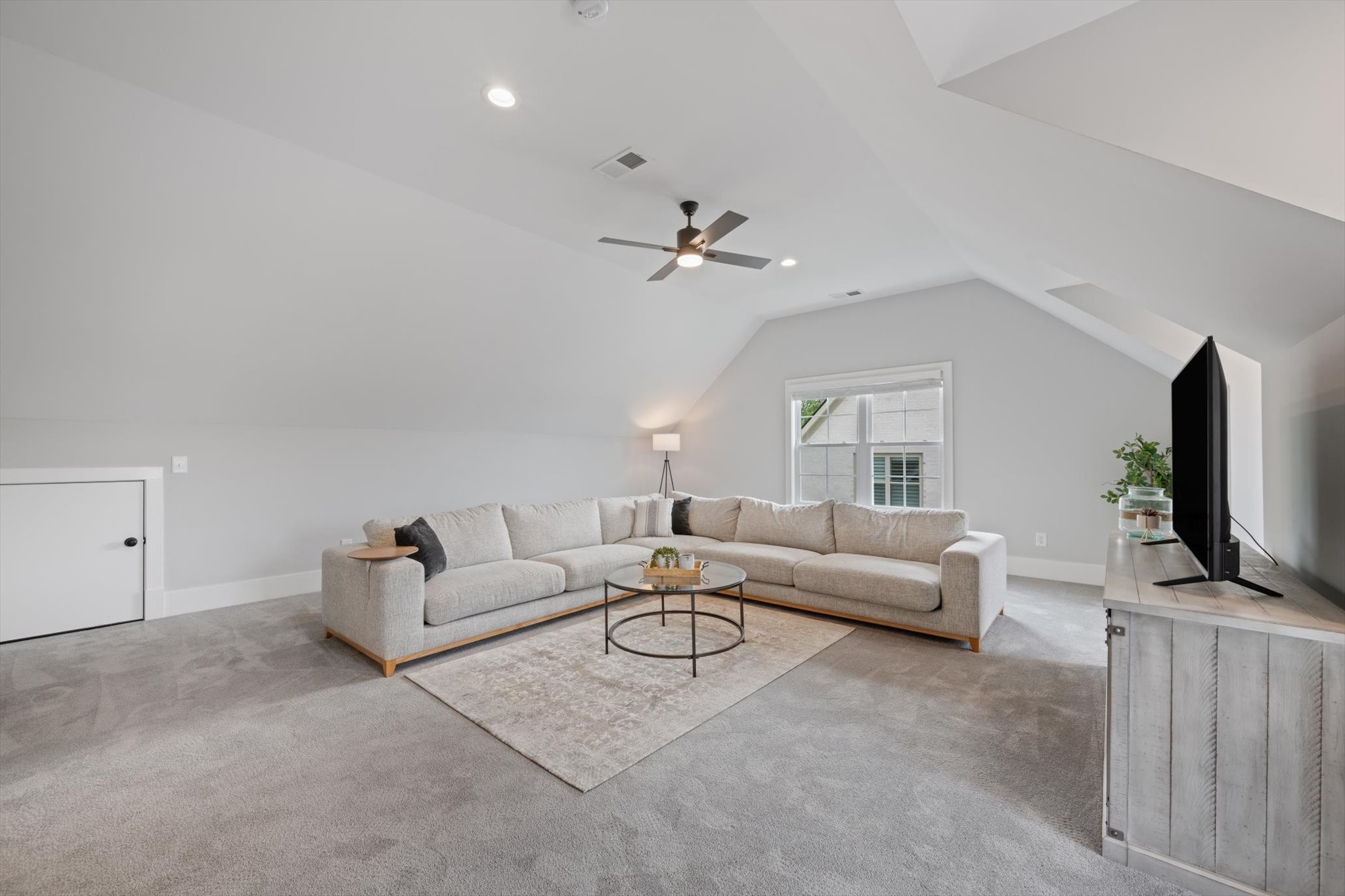 6070 Kidman Ln
