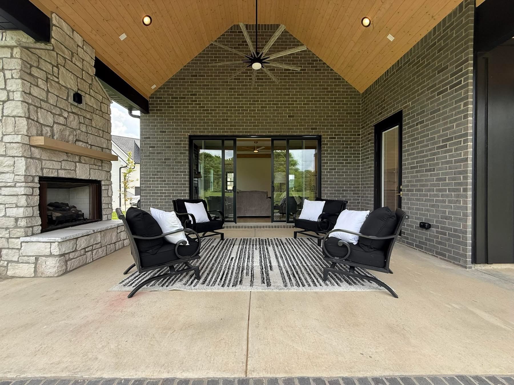 5732 Eaglemont Dr