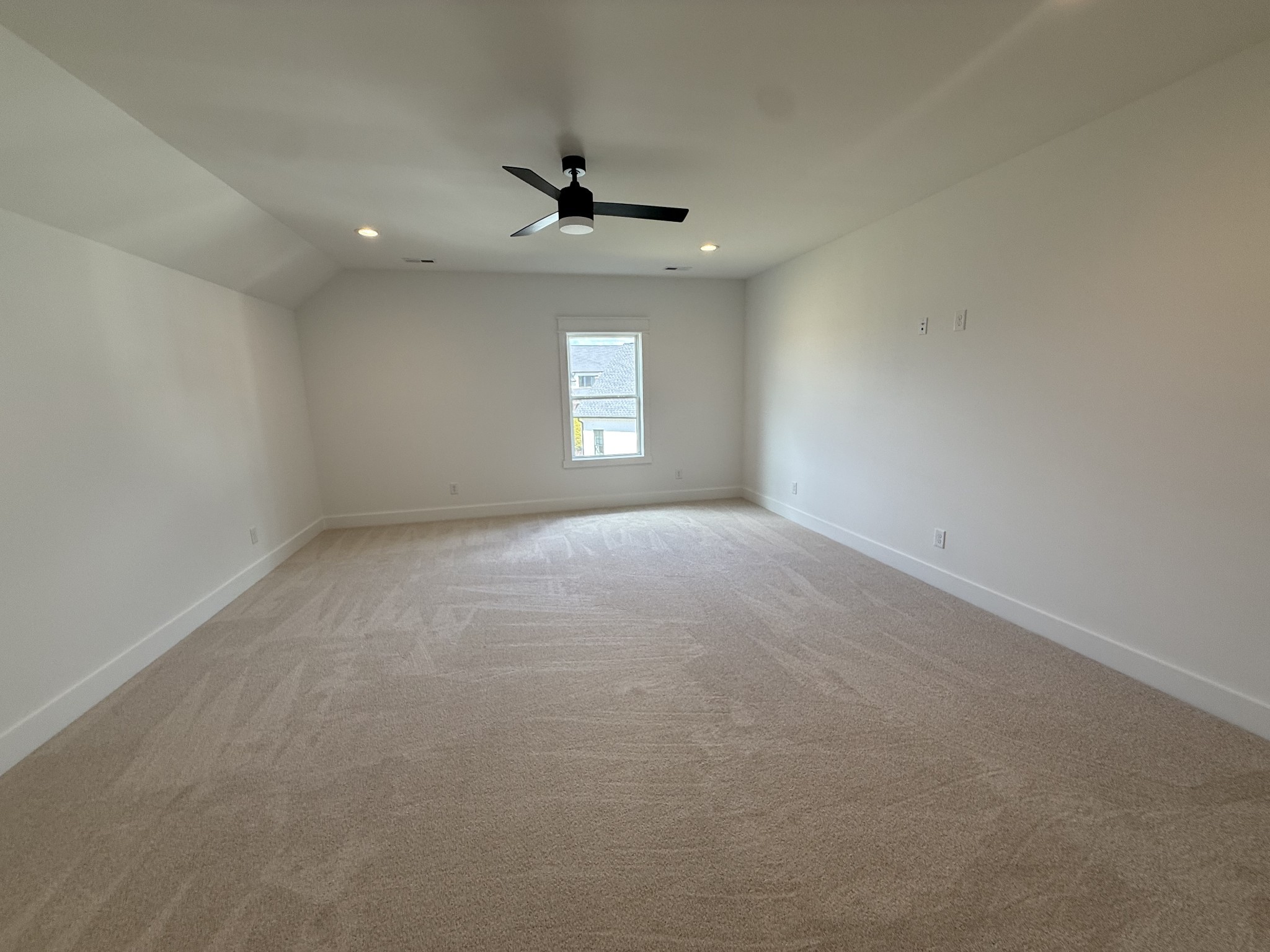 5732 Eaglemont Dr