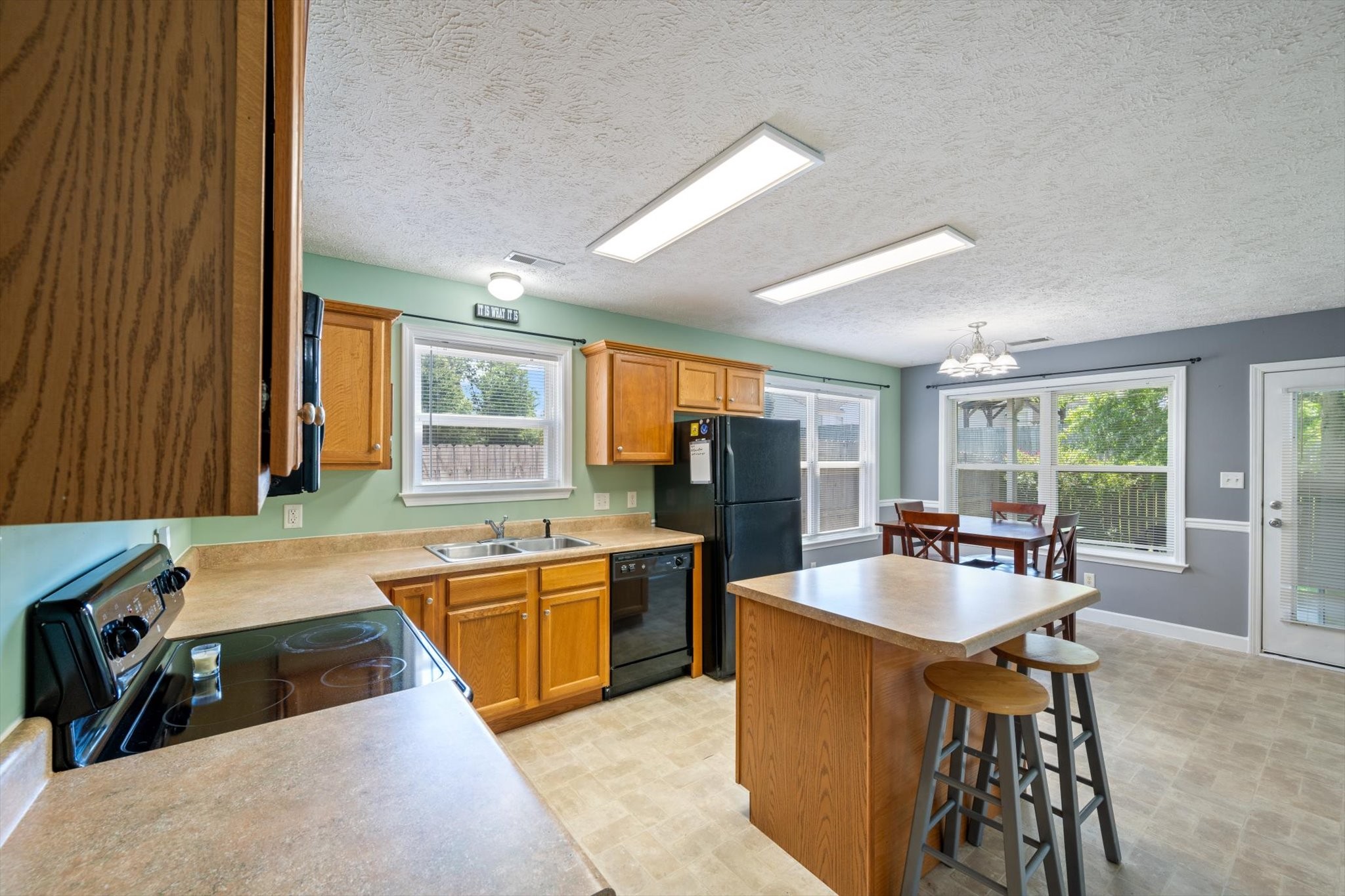 1616 Beaconcrest Cir
