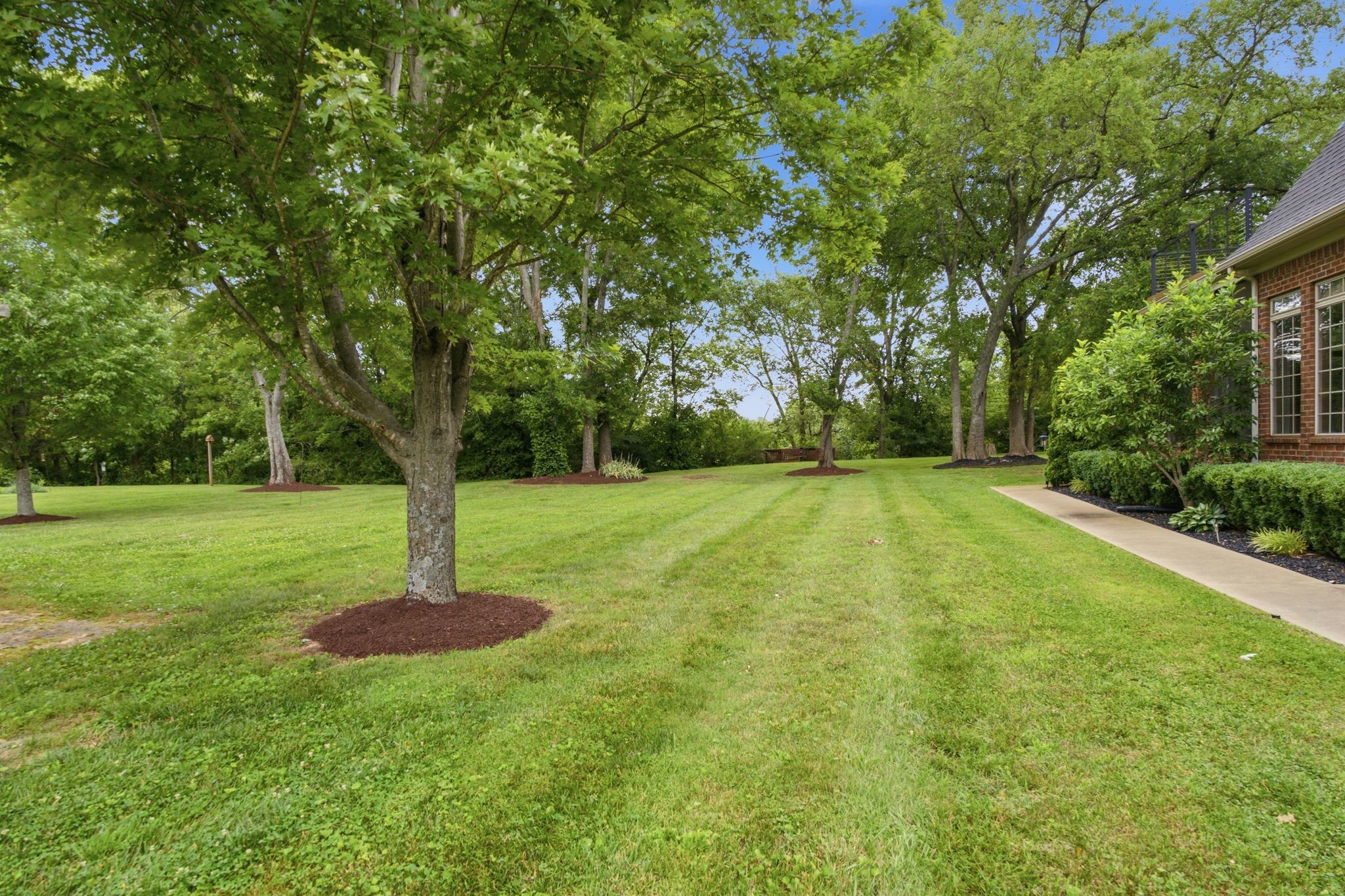 1939 Cliffview Ct