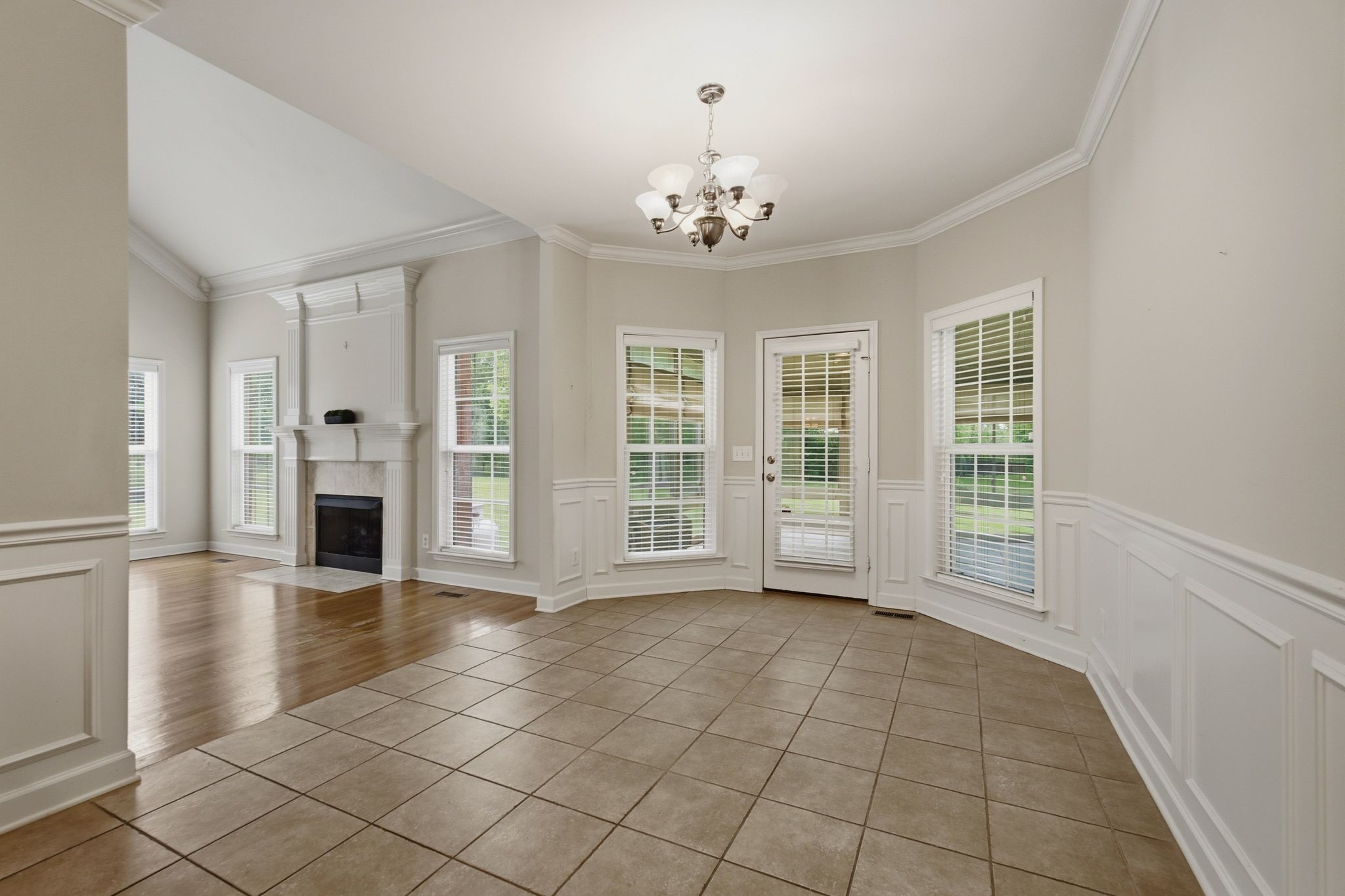 1939 Cliffview Ct