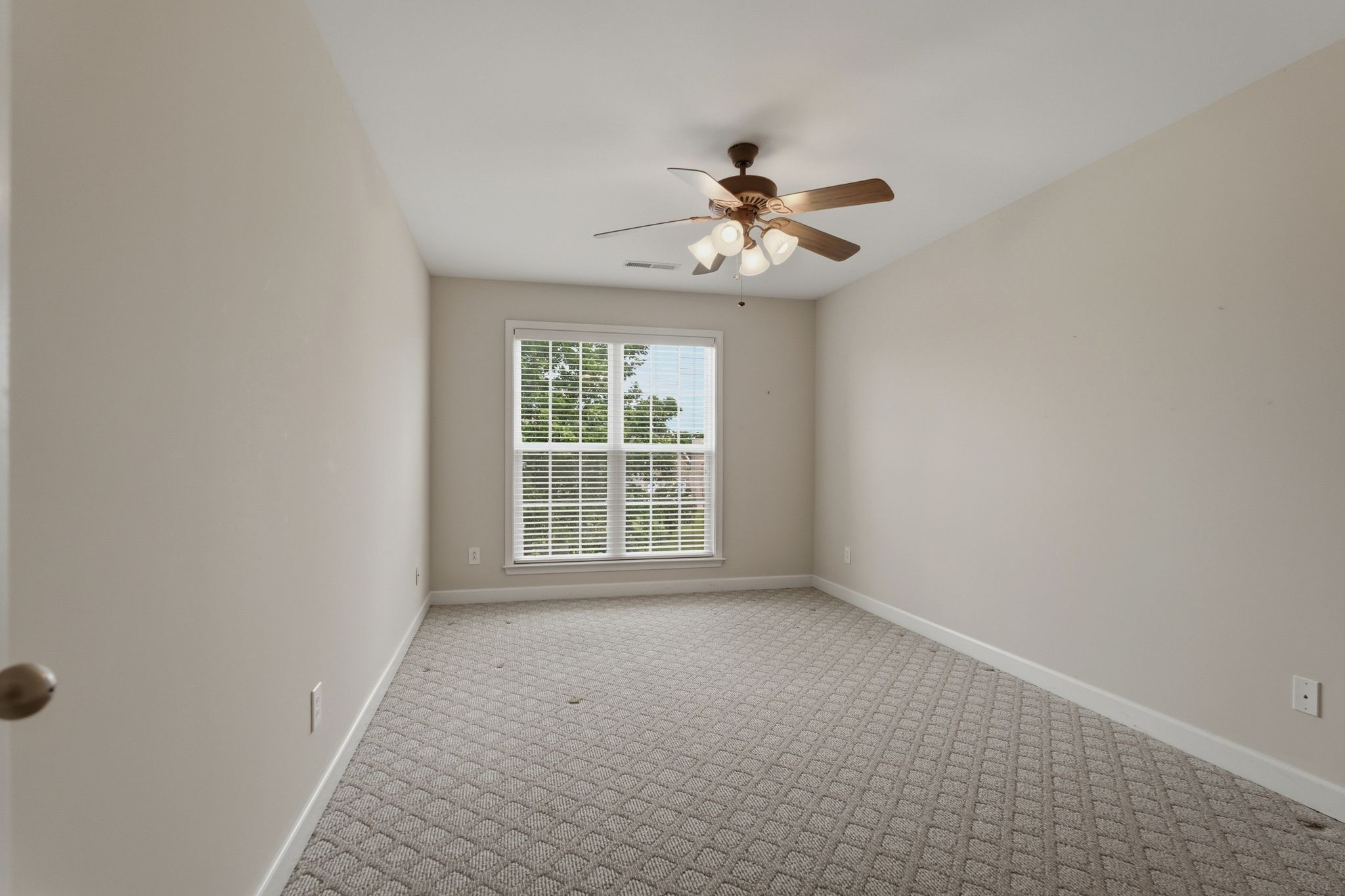 1939 Cliffview Ct