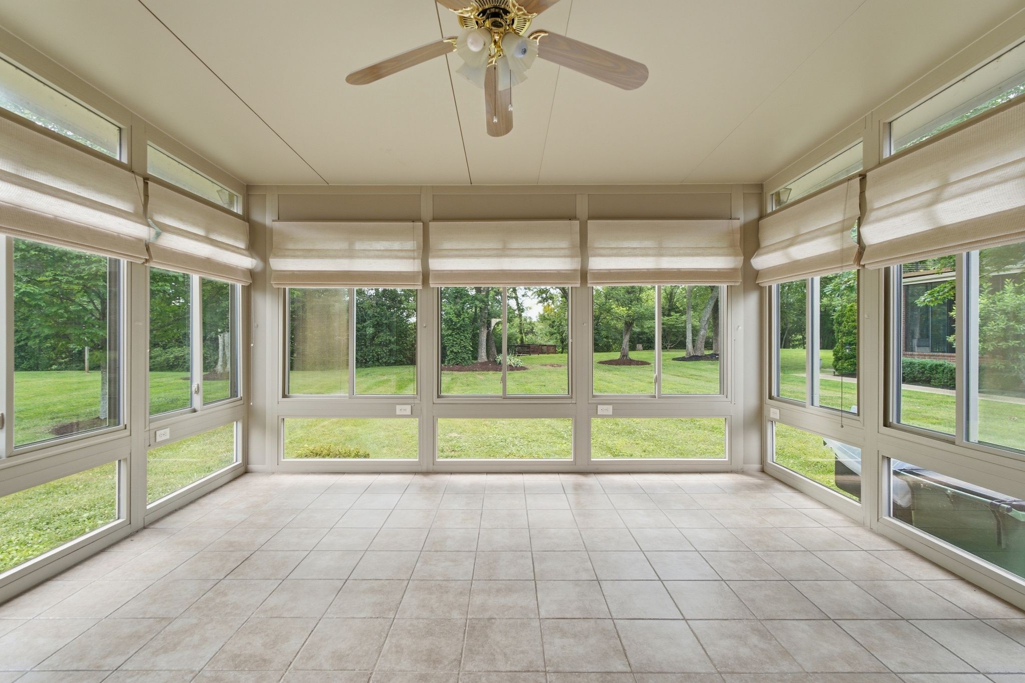 1939 Cliffview Ct