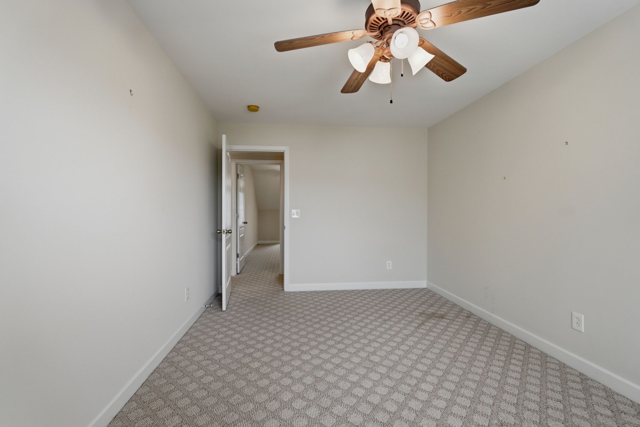 1939 Cliffview Ct