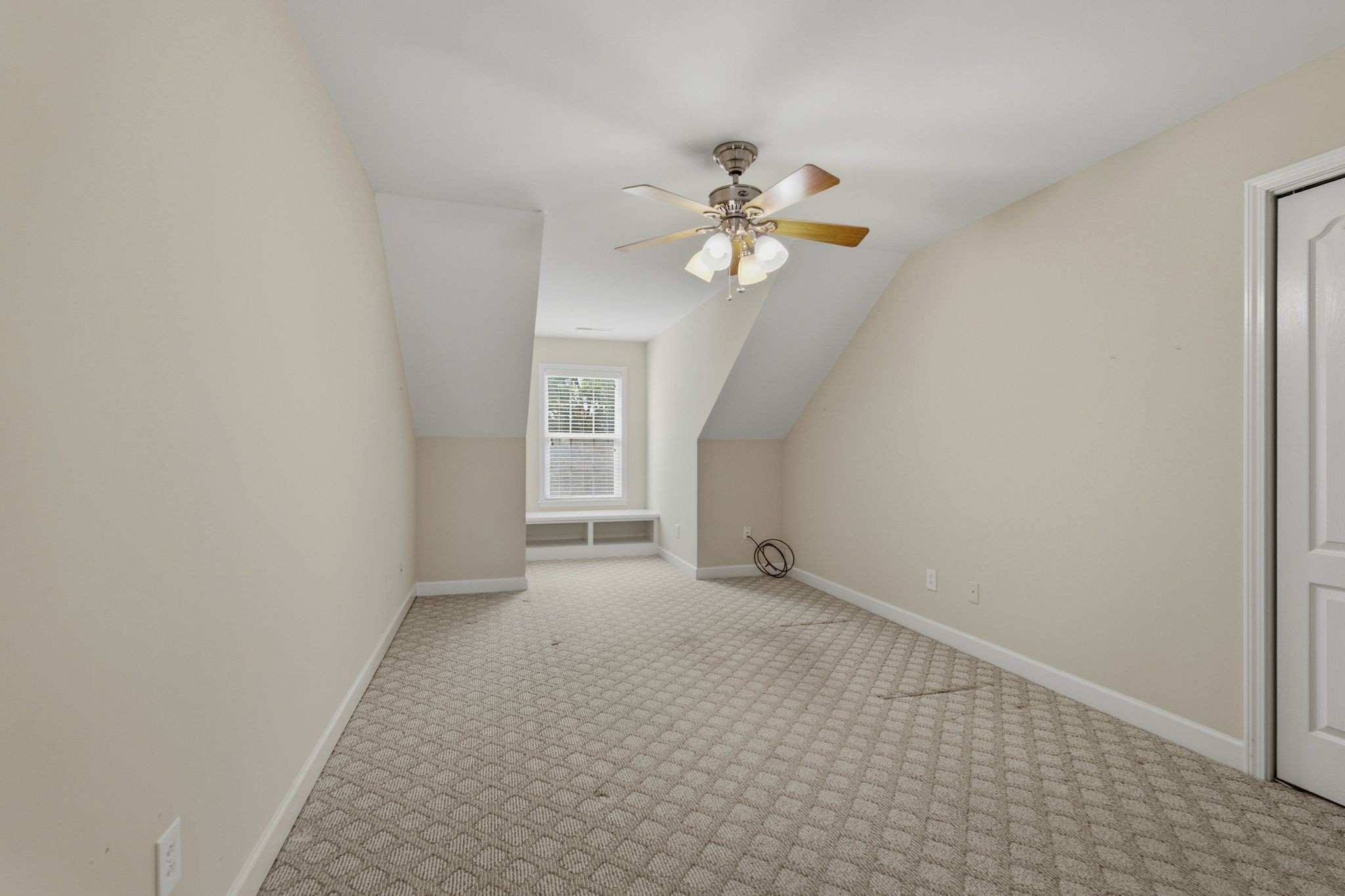 1939 Cliffview Ct