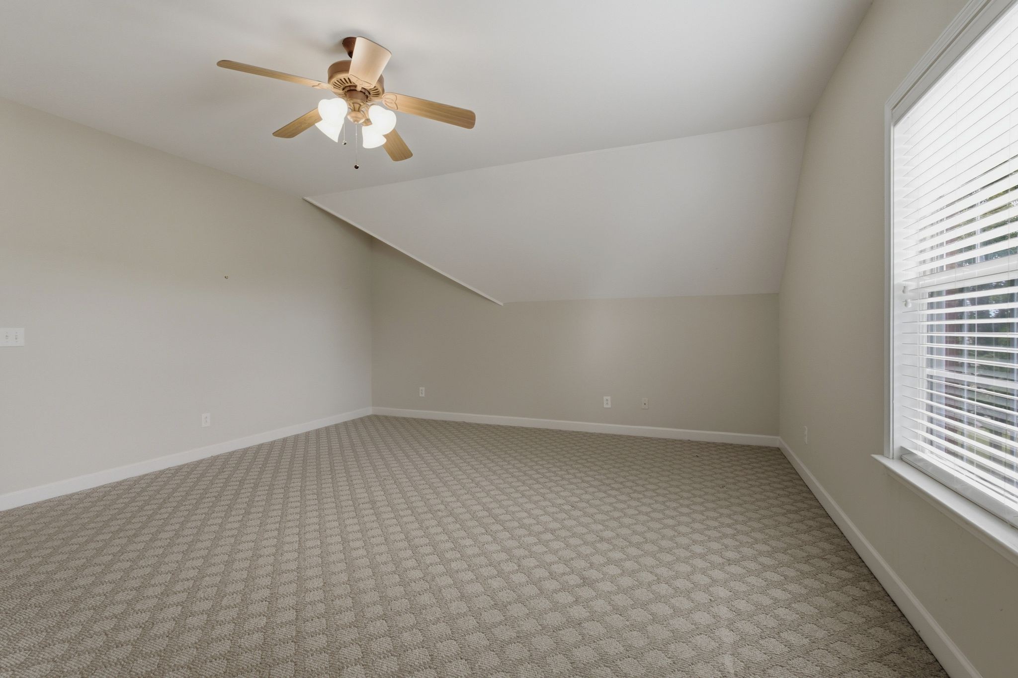 1939 Cliffview Ct