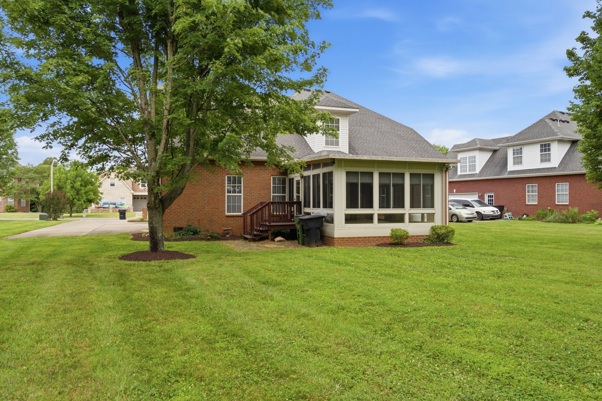1939 Cliffview Ct