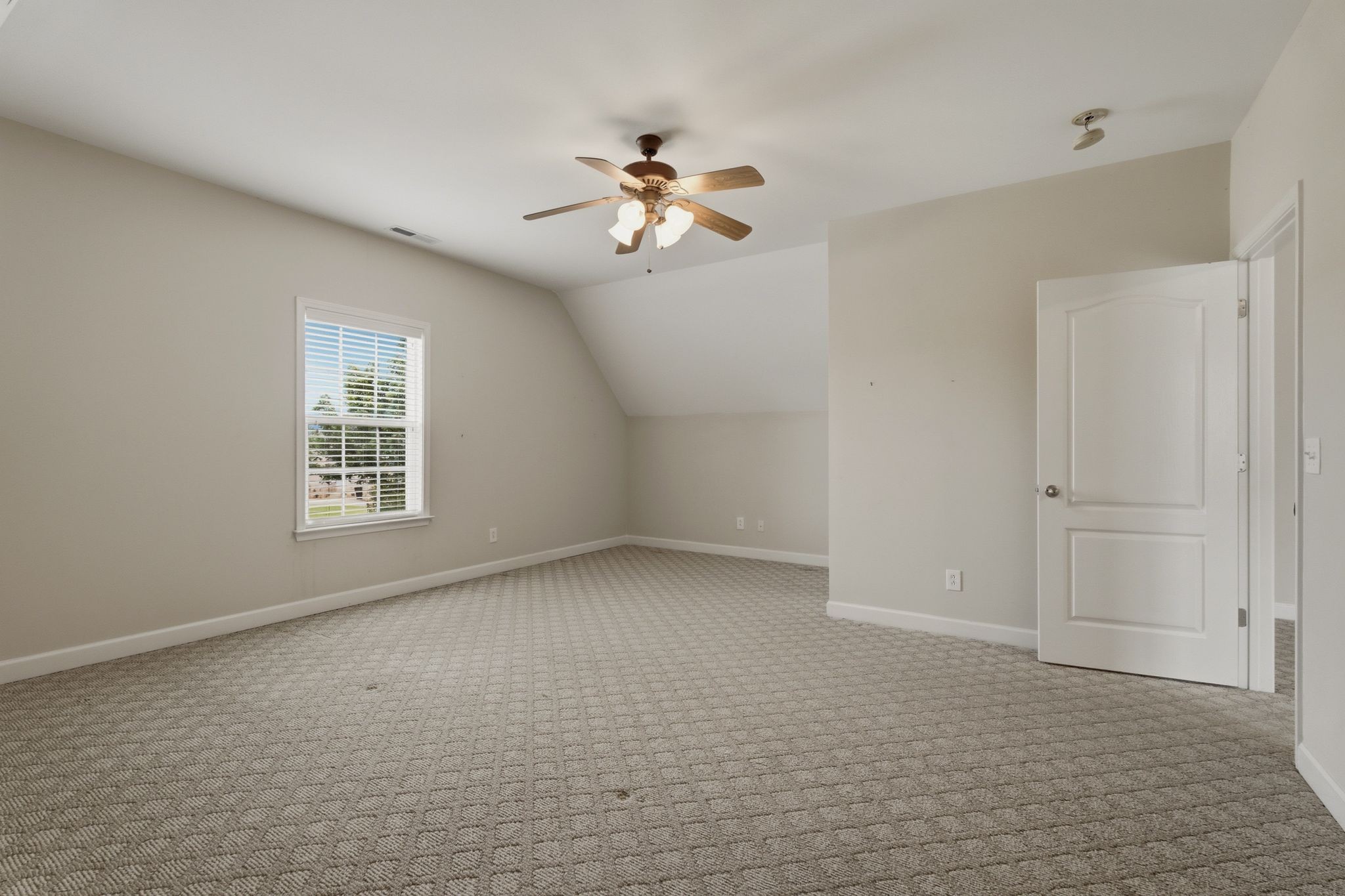1939 Cliffview Ct