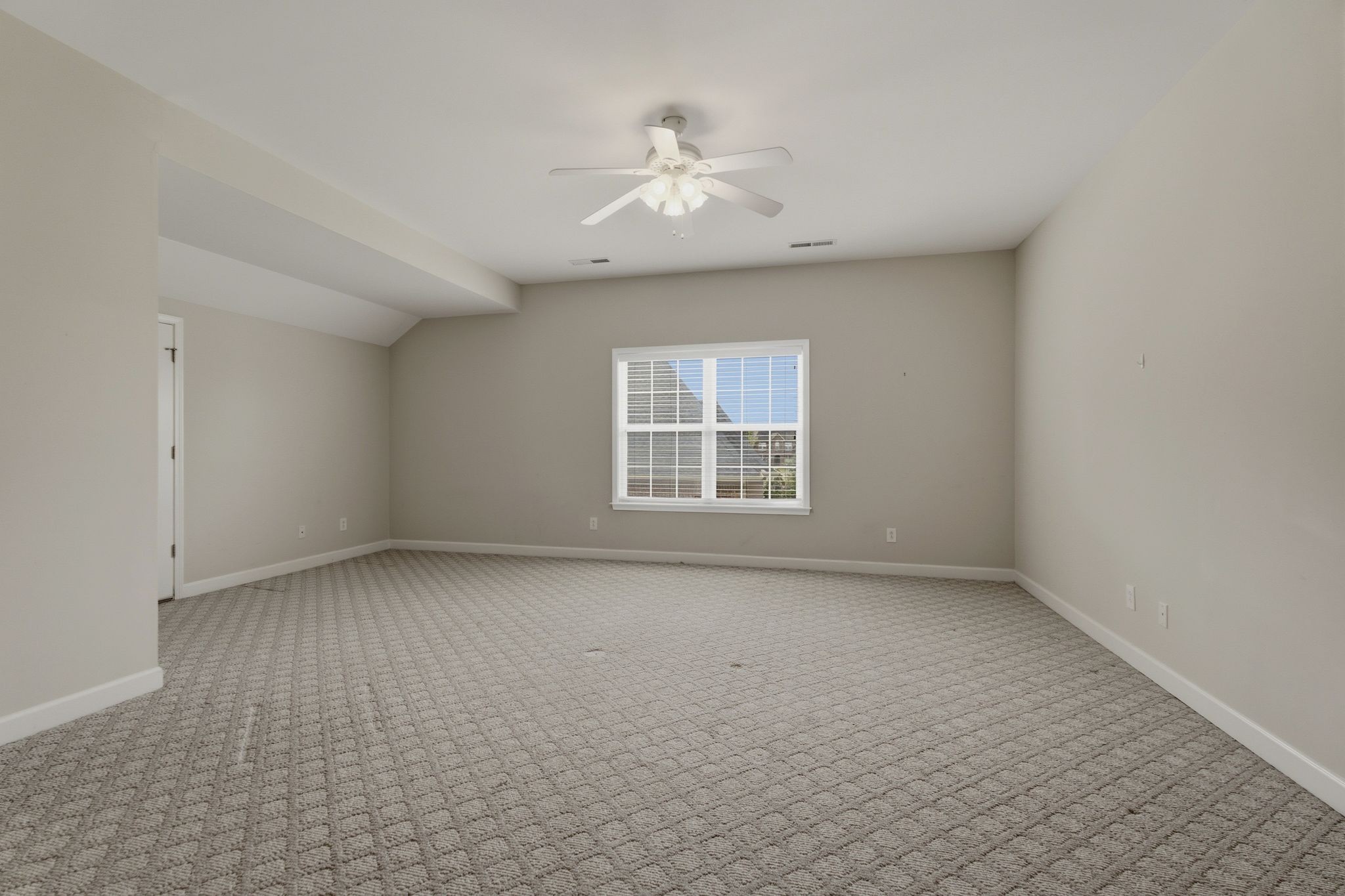 1939 Cliffview Ct