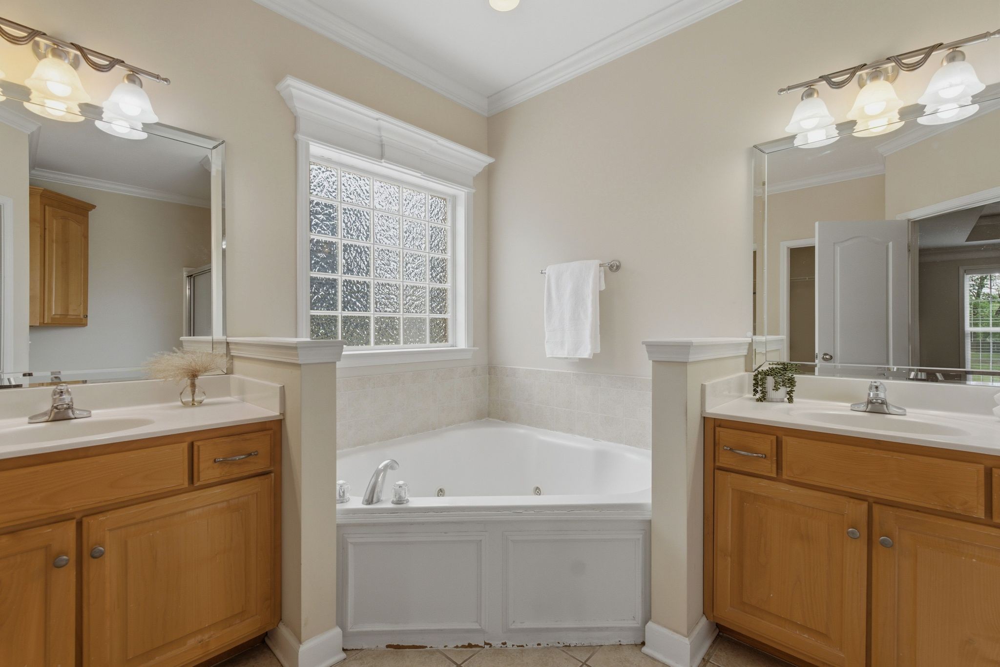 1939 Cliffview Ct