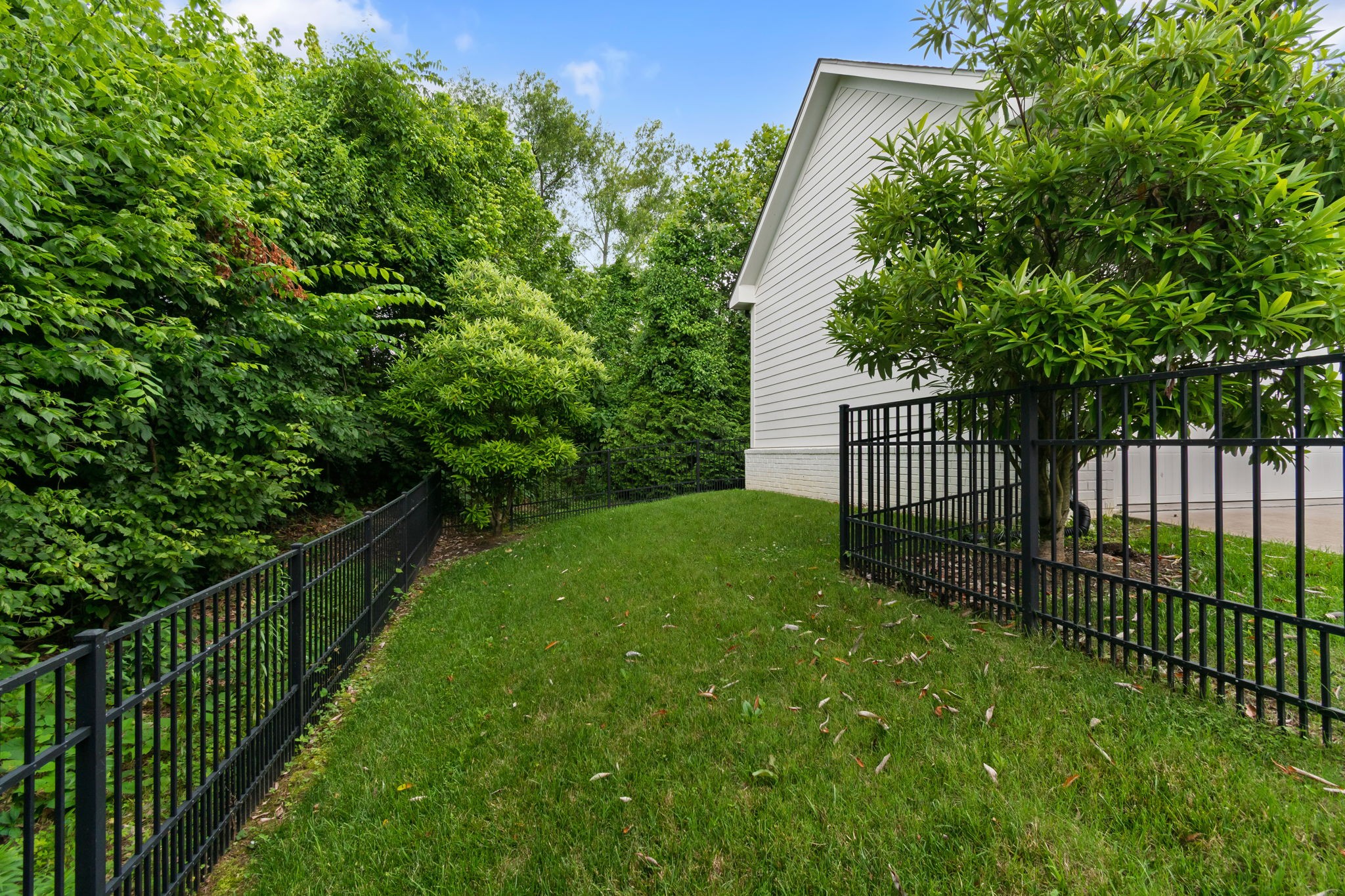 2060 Bushnell Farm Dr