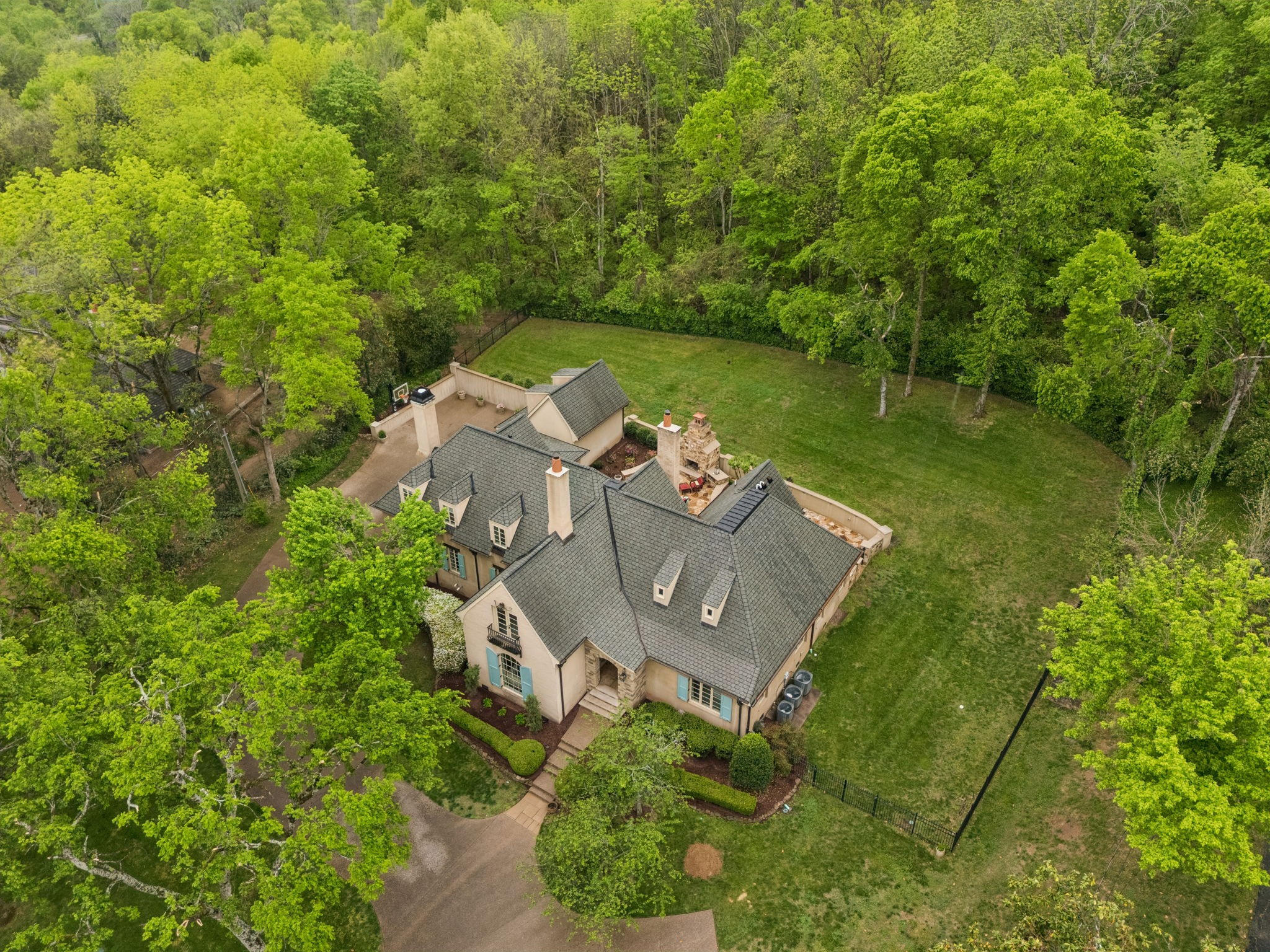 2127 Chickering
