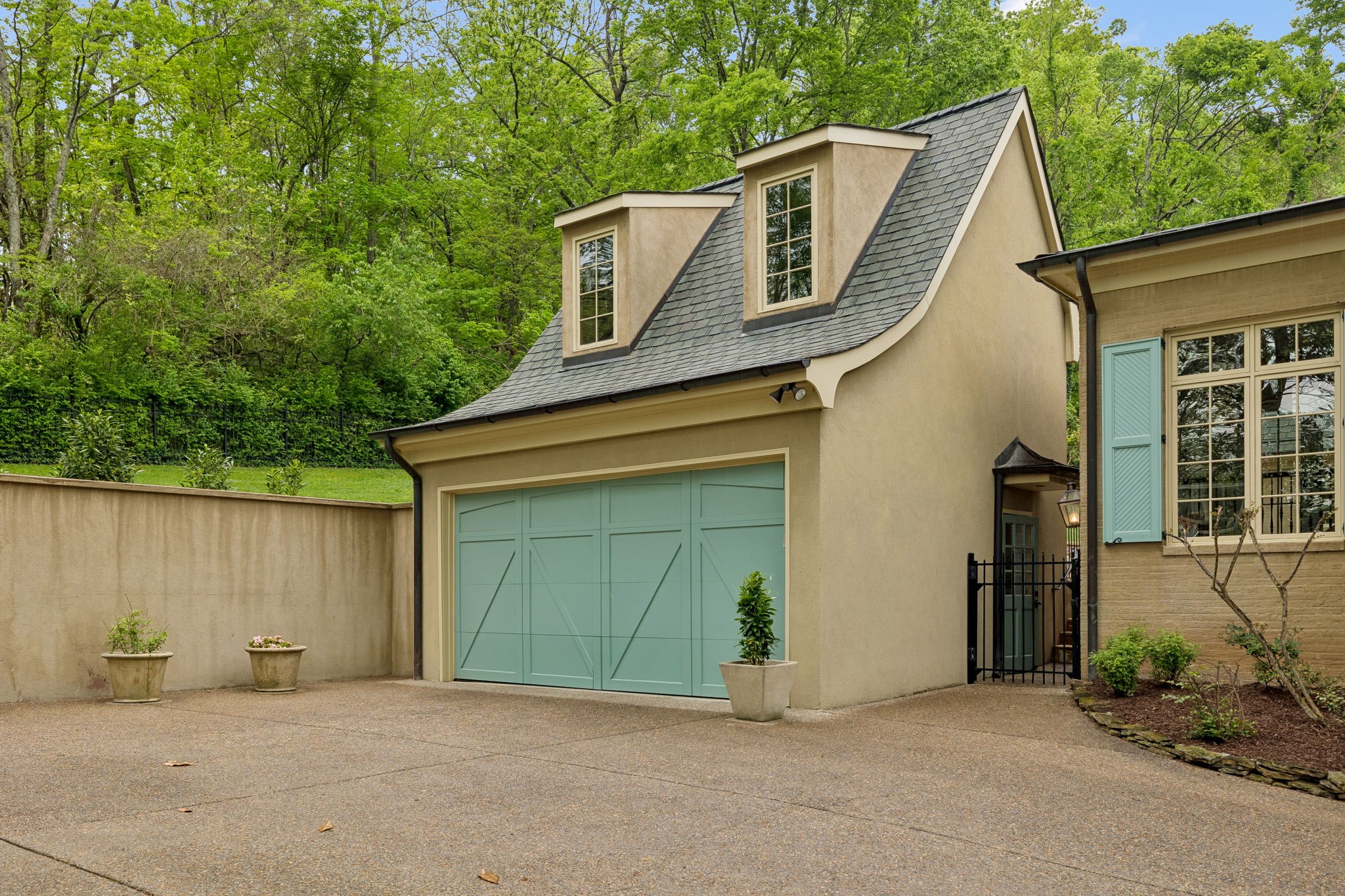 2127 Chickering