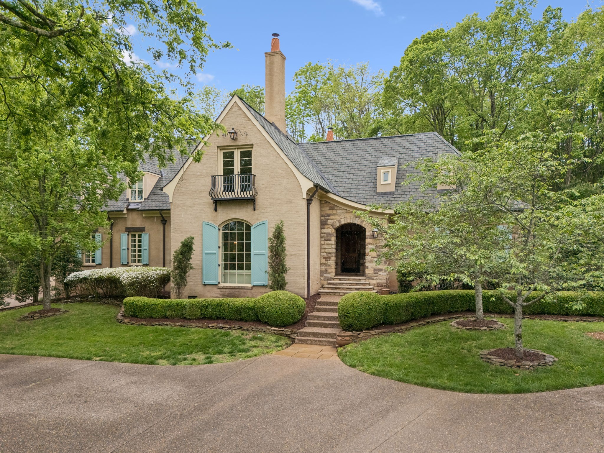 2127 Chickering