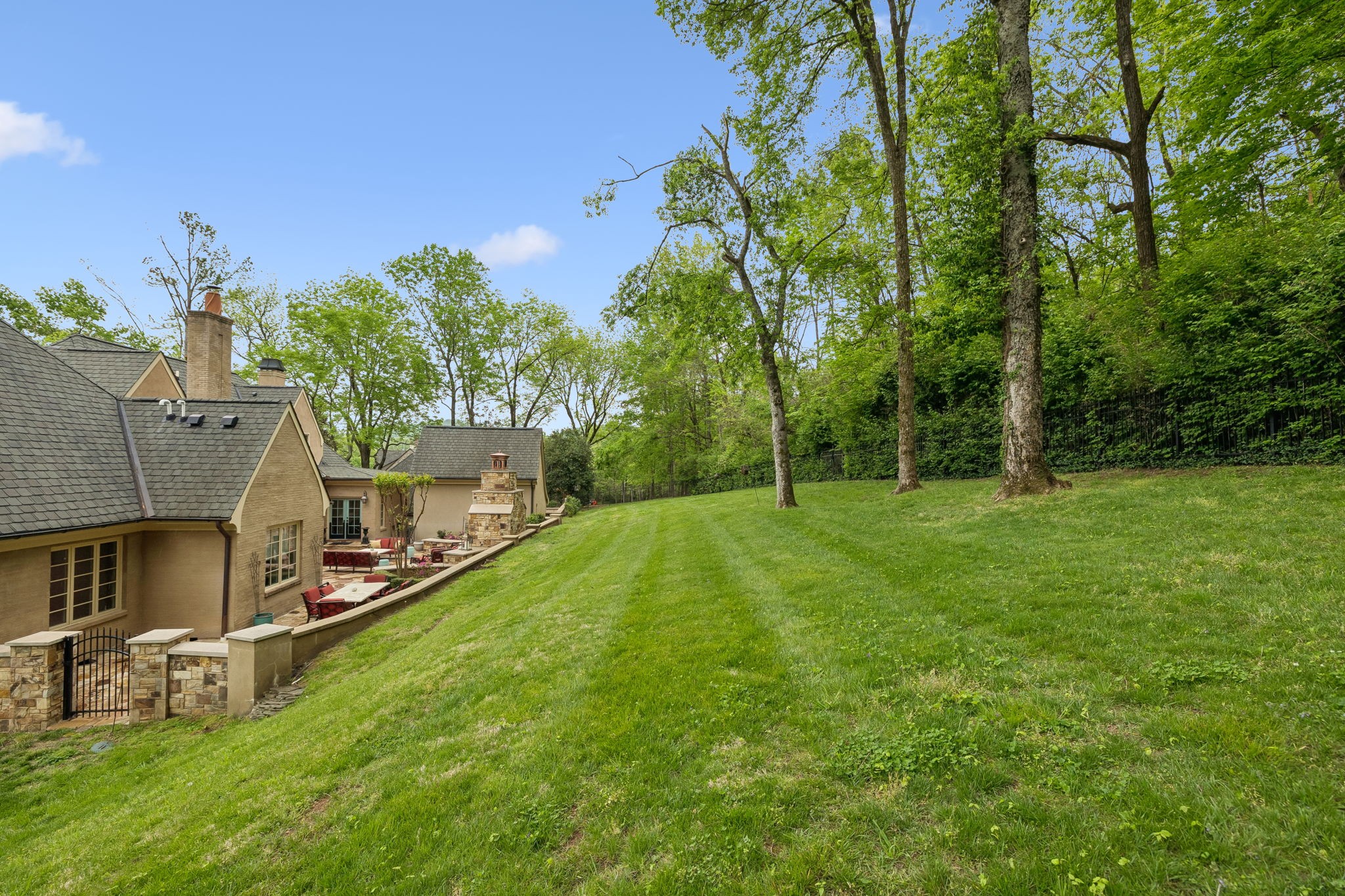 2127 Chickering