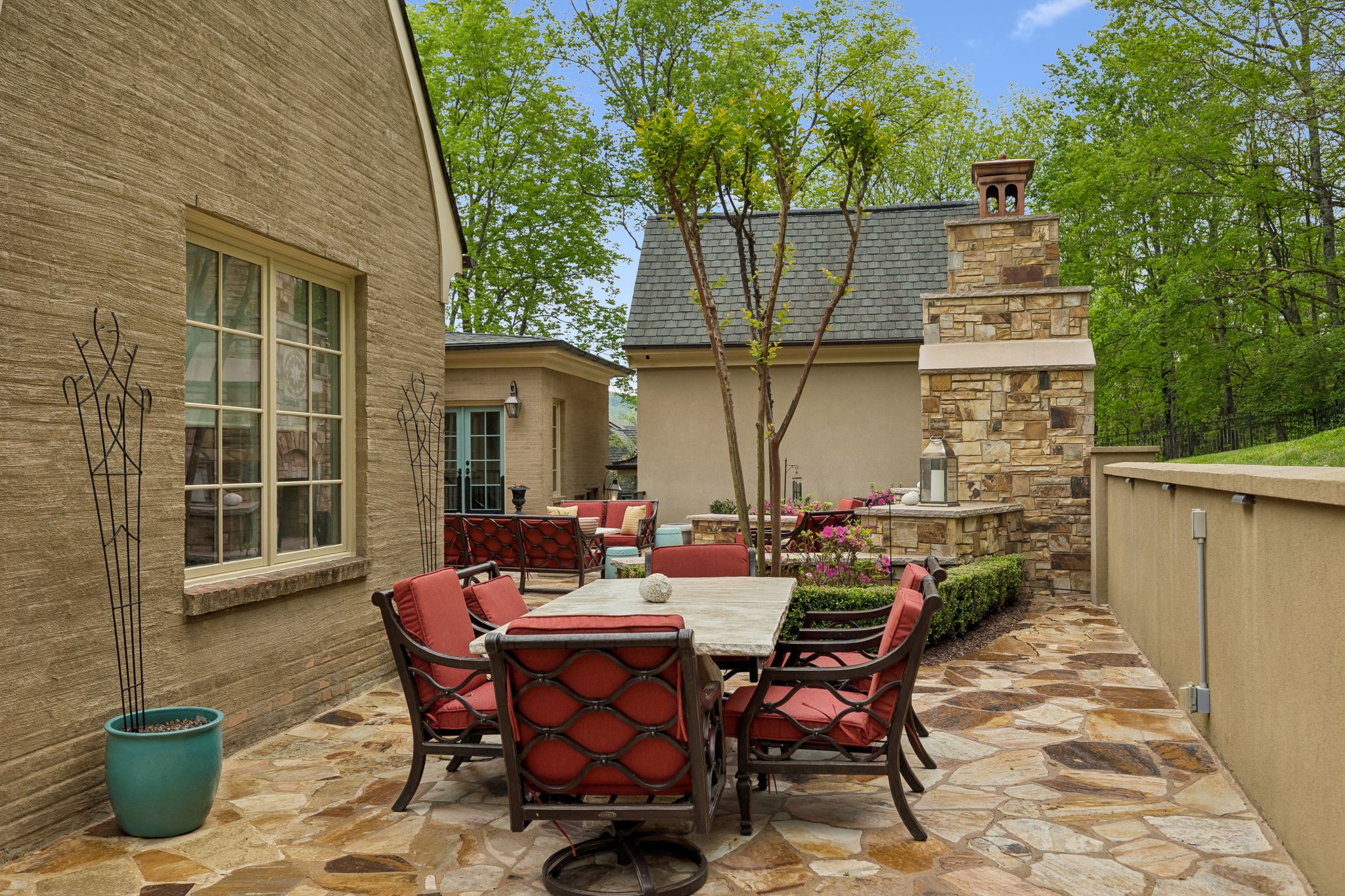 2127 Chickering