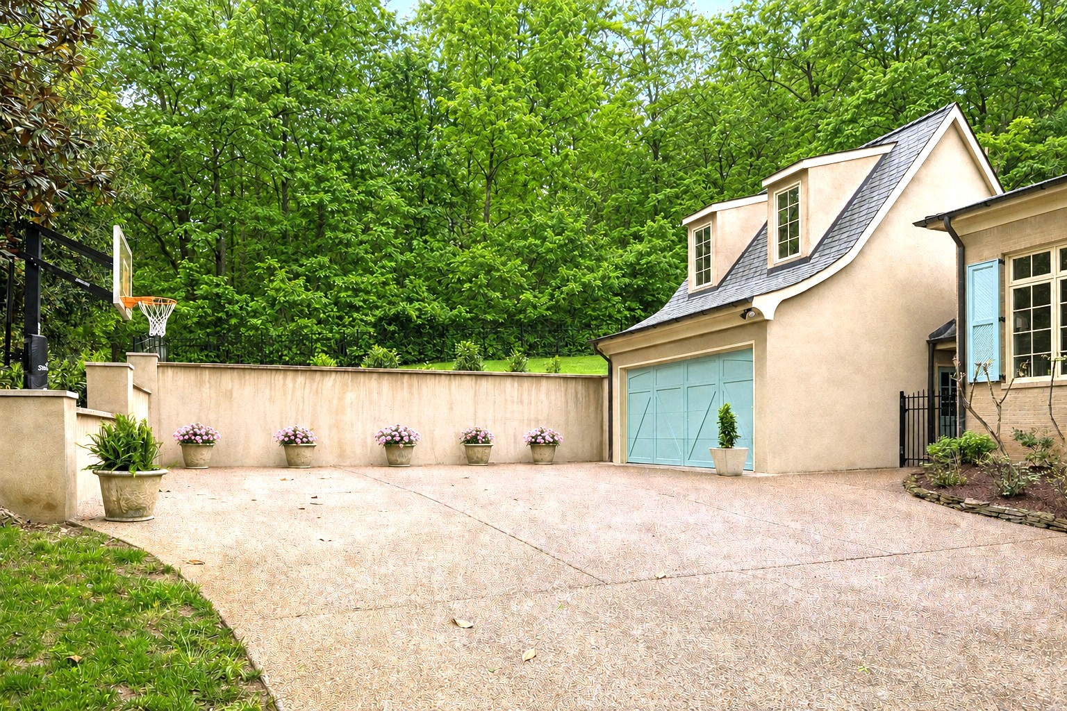 2127 Chickering