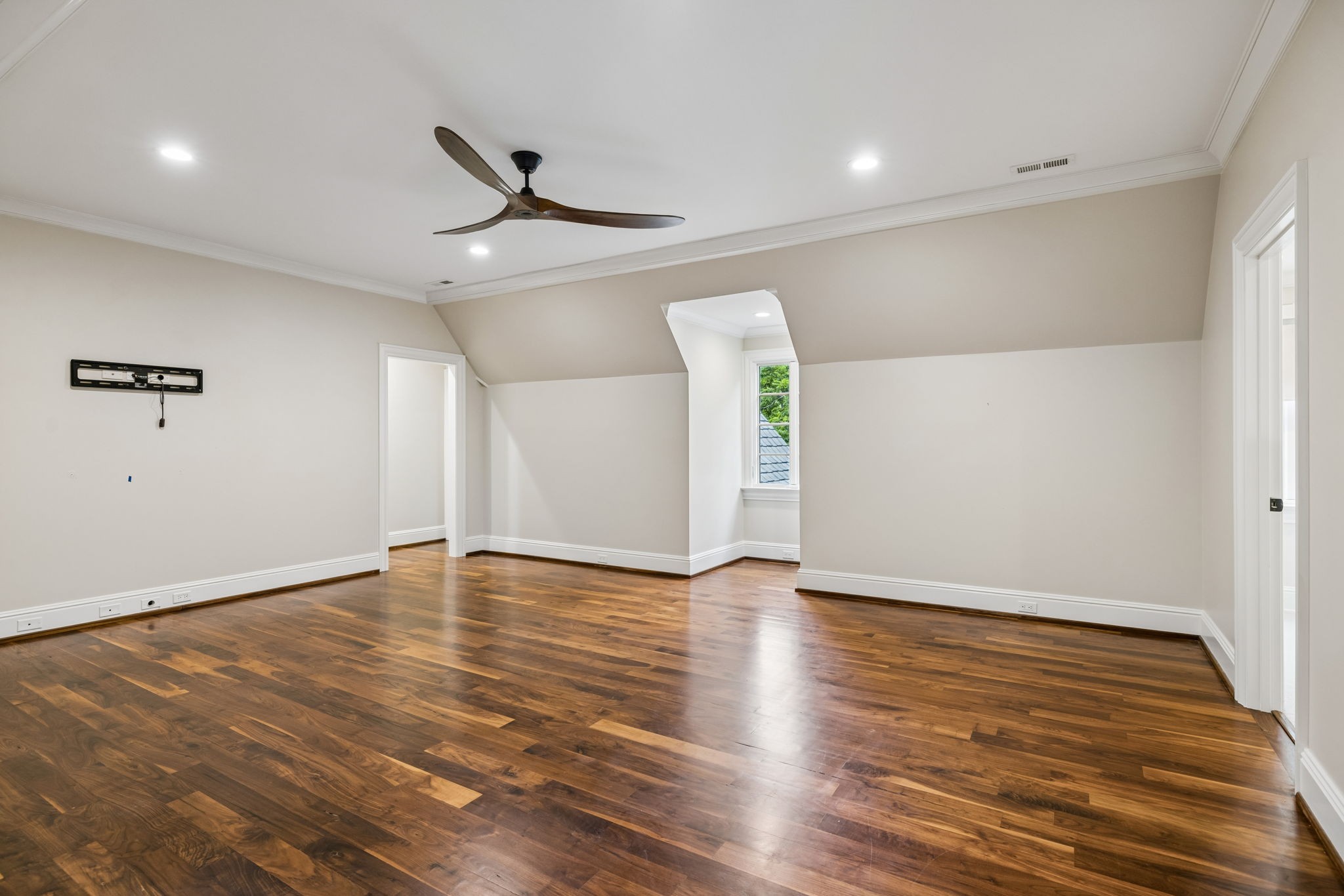2127 Chickering